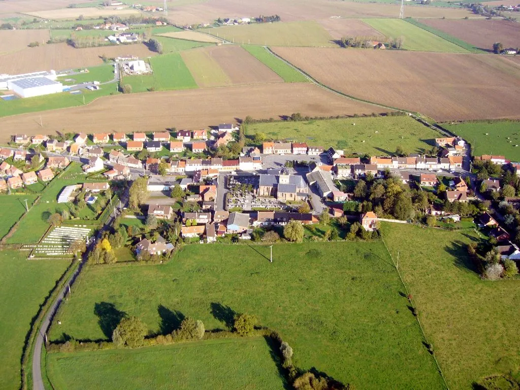 Photo showing: Vue aerienne du Village de Borre (Nord 59 France) prise en octobre 2006 Contact Photographe : belgianbridgerec@yahoo.fr