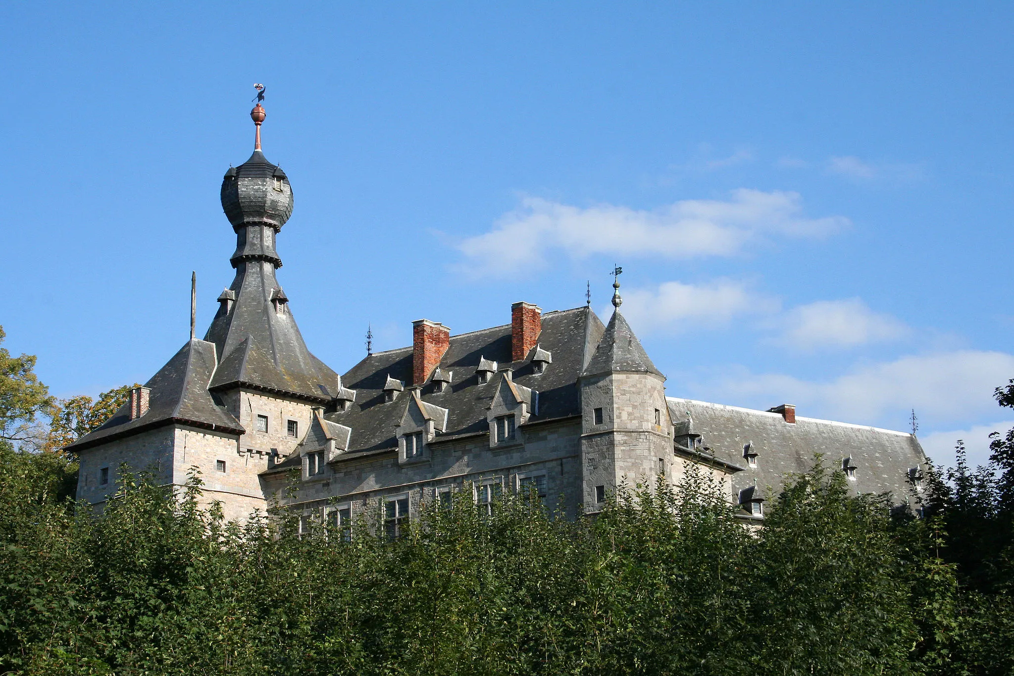 Photo showing: Chimay (Belgium), castle of the princes of Chimay (XIII/XIXth centuries).