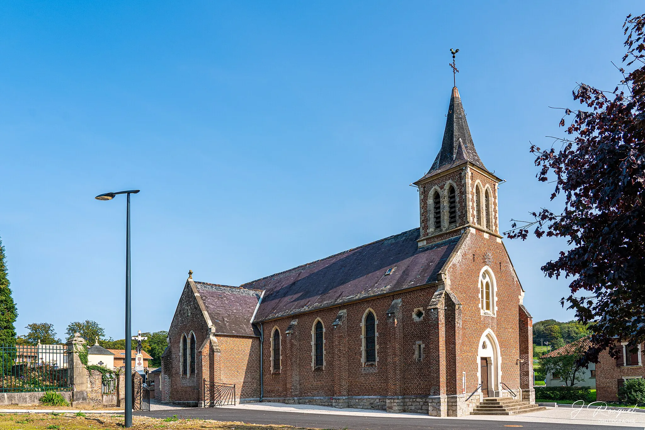 Photo showing: L'église Saint-Maurice de Courset