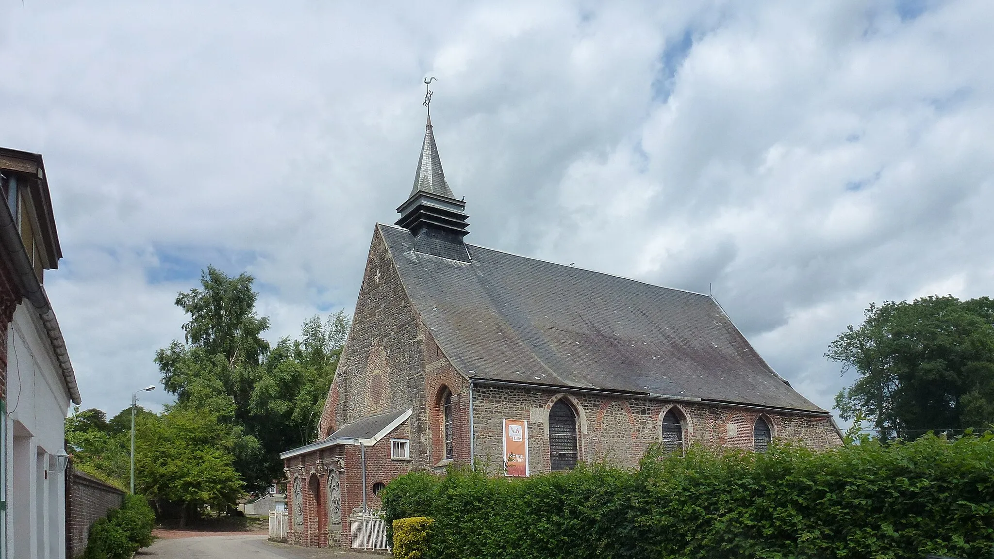 Photo showing: Oxelaëre (Nord, Fr).-  Eglise Saint Martin, extérieur