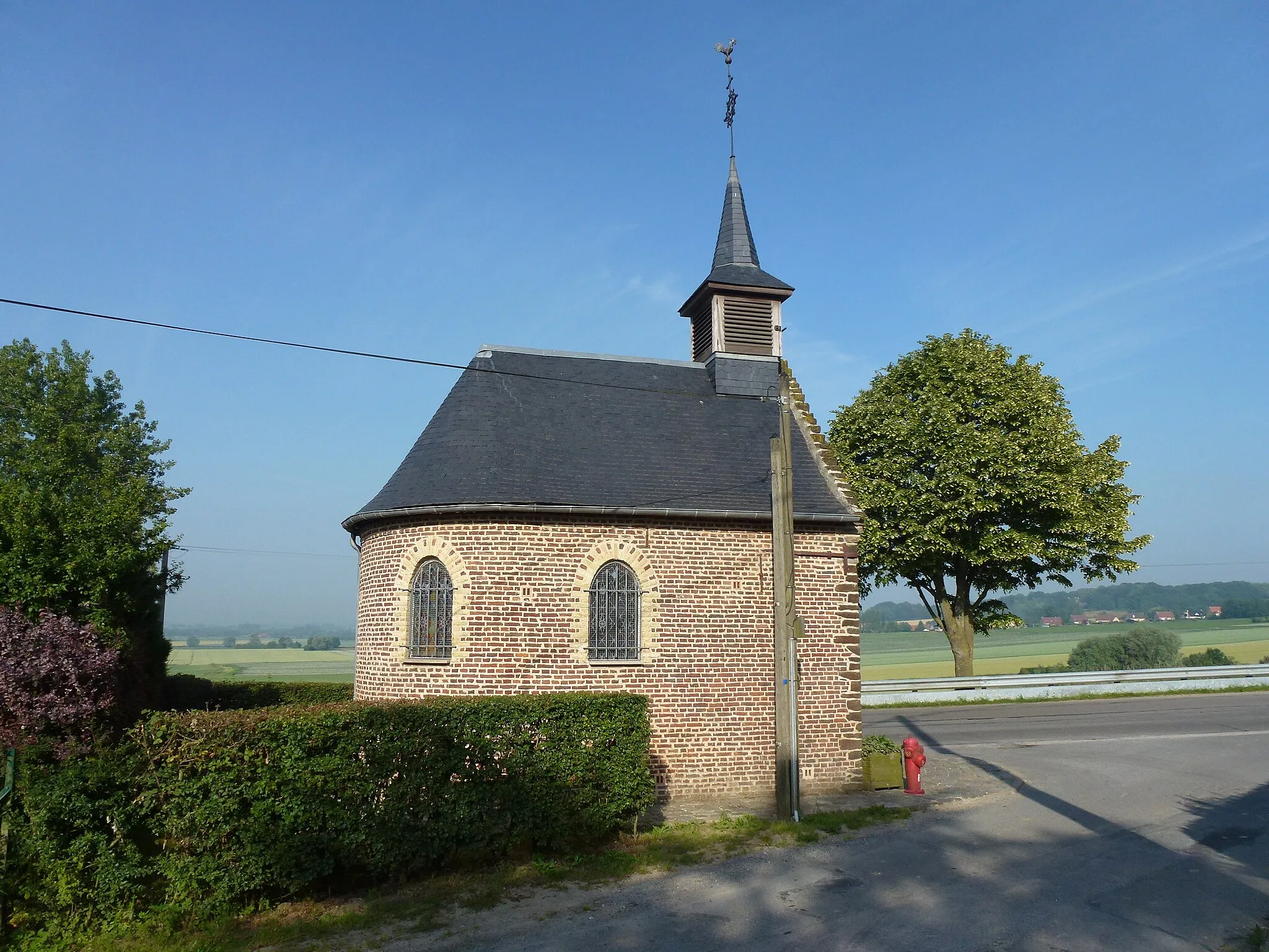 Photo showing: Sainte-Marie-Cappel (Nord, Fr) chapelle N. D. des Champs façade est