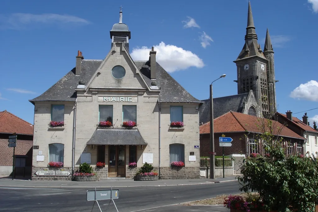 Photo showing: Town hall and church of Neuville-Saint-Vaast (France). Photo taken by myself.