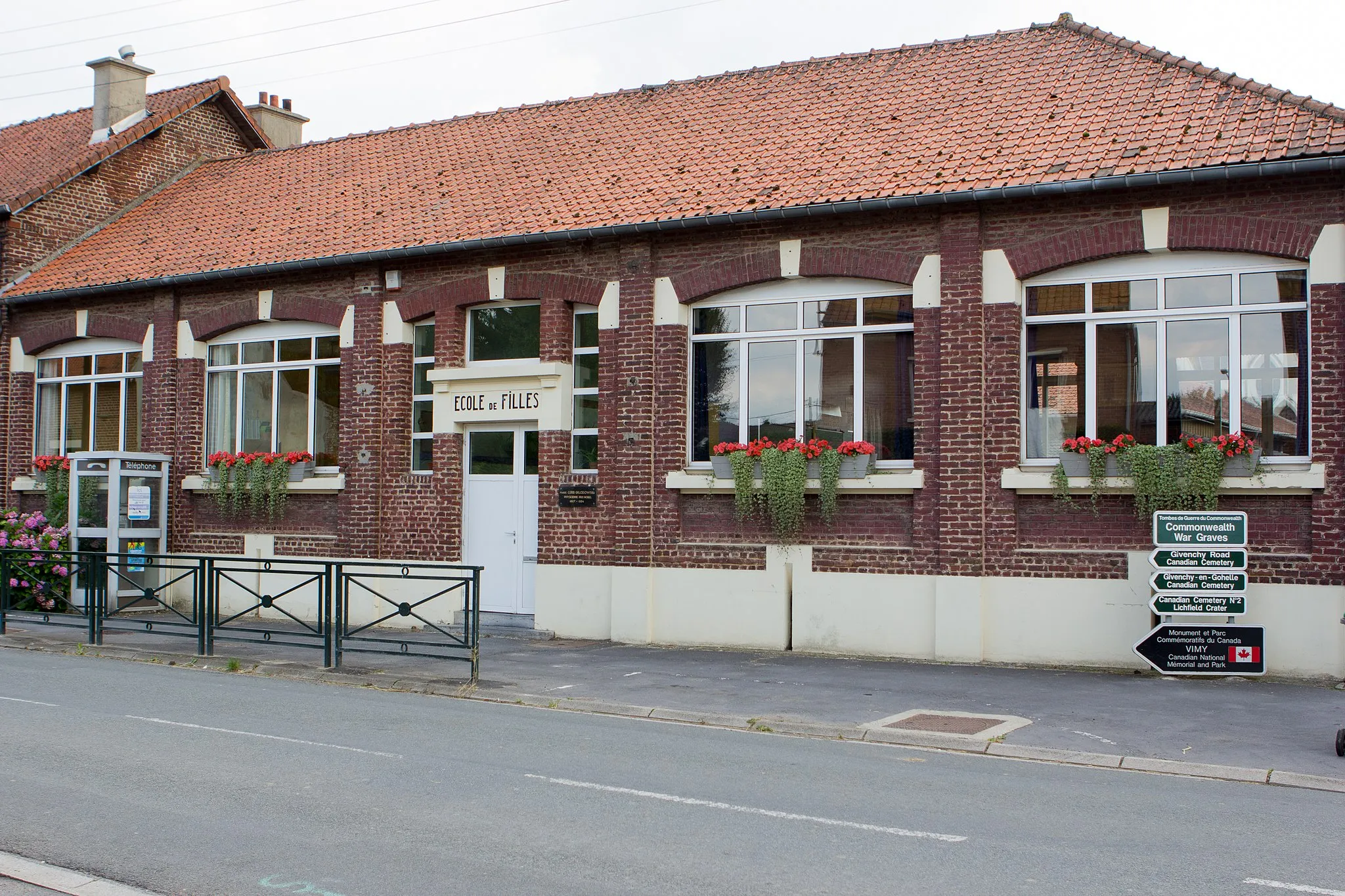 Photo showing: Ecole Marie-Curie de Neuville-Saint-Vaast / Neuville-Saint-Vaast, Pas-de-Calais, France