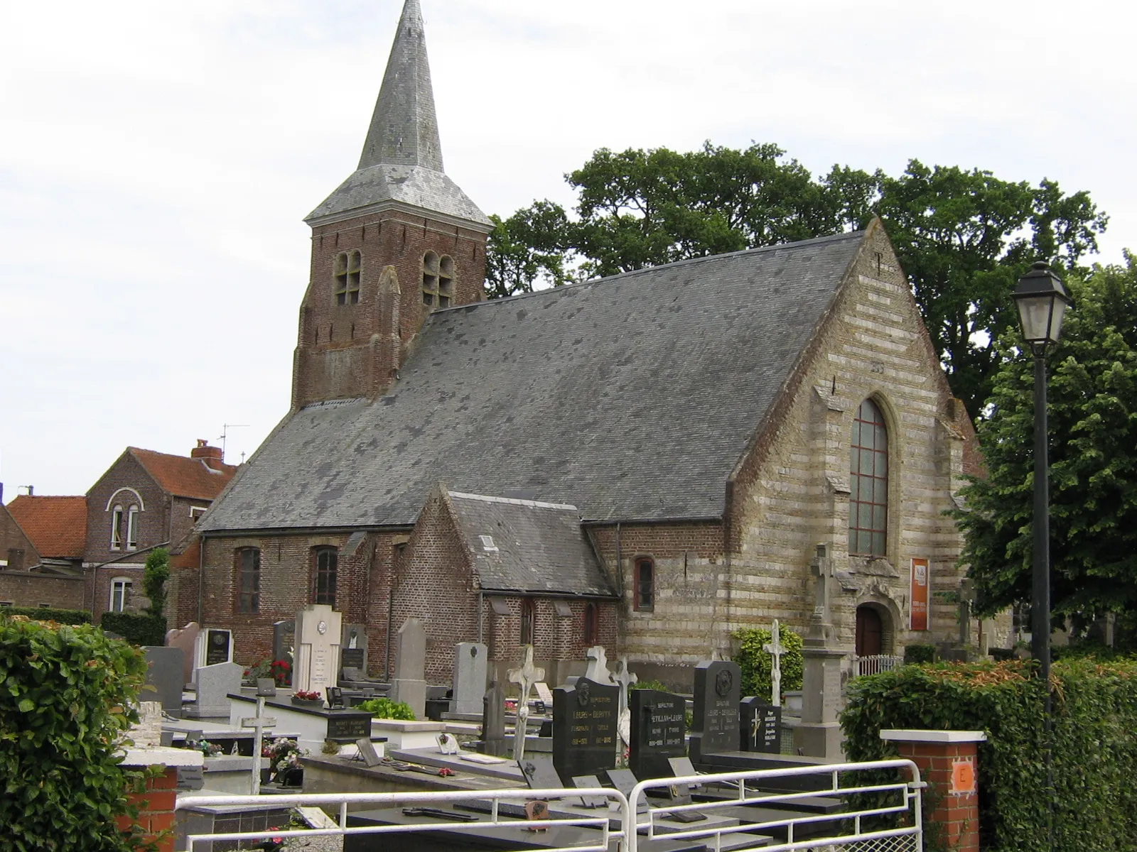 Photo showing: Saint-Quentin's Church in Broxeele, France.