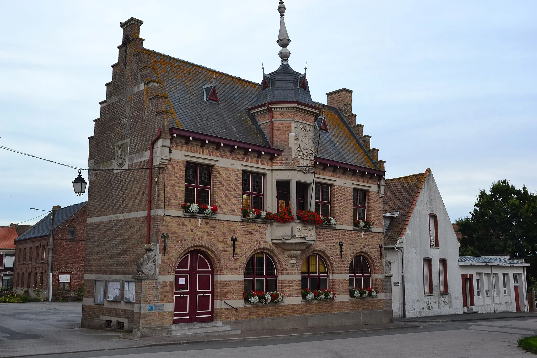 Photo showing: Town hall of Bollezeele, dept. Nord, France