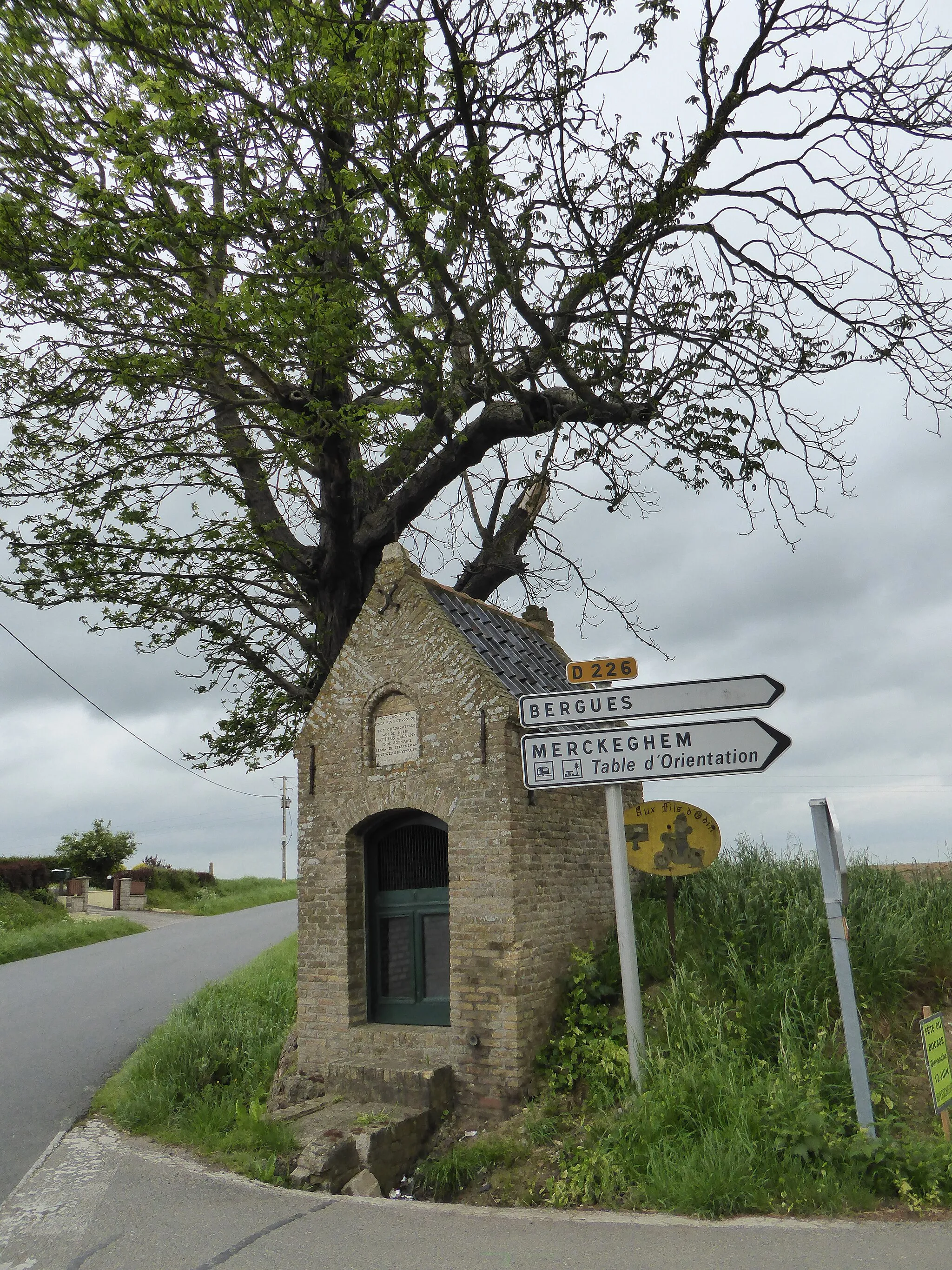 Photo showing: L'oratoire sur la D 46 à Millam (Nord, Fr)