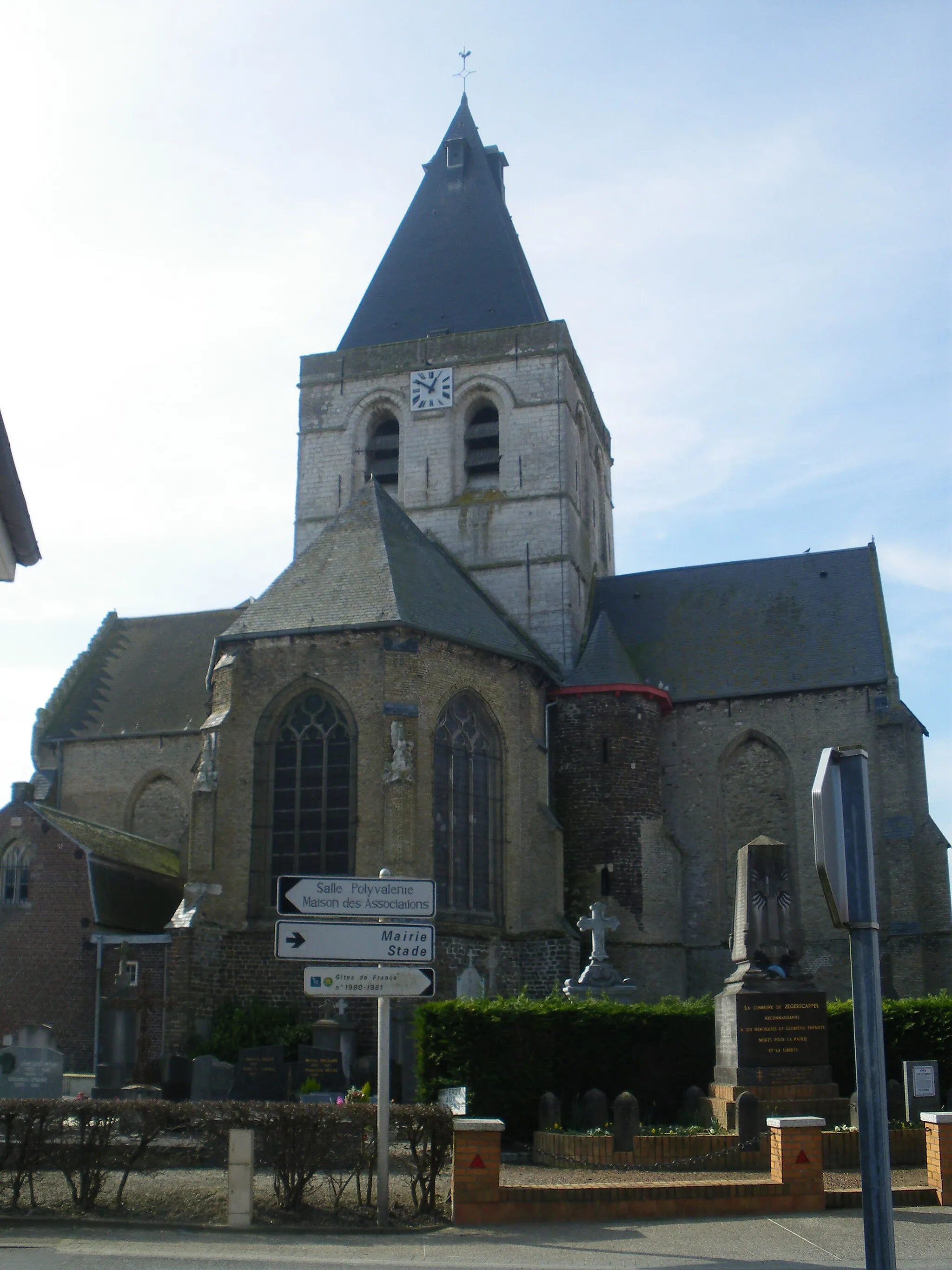 Photo showing: This building is classé au titre des monuments historiques de la France. It is indexed in the base Mérimée, a database of architectural heritage maintained by the French Ministry of Culture, under the reference PA59000131 .