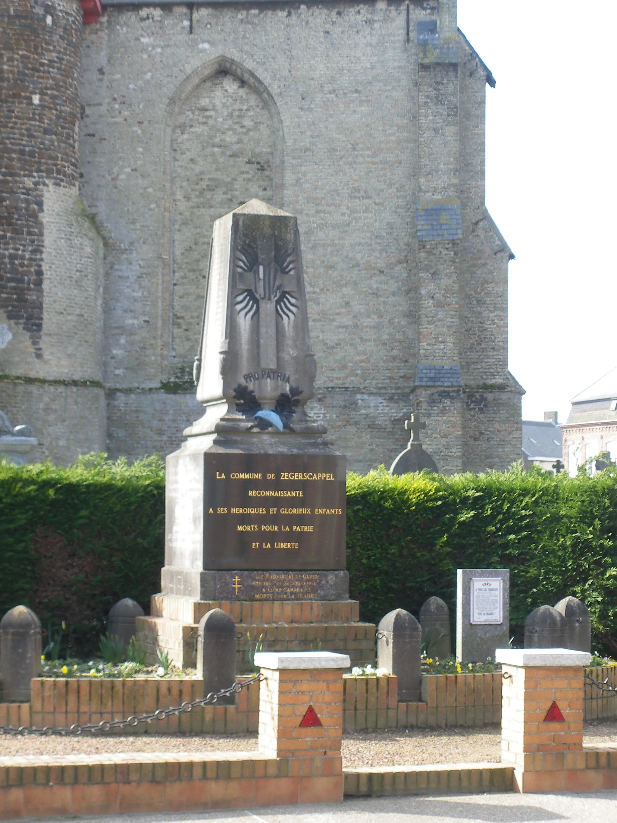 Photo showing: Vue du monument aux morts de Zegerscappel.