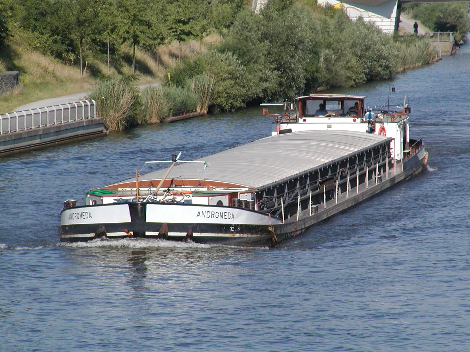 Photo showing: Die Andromeda auf dem Mittellandkanal in Hannover