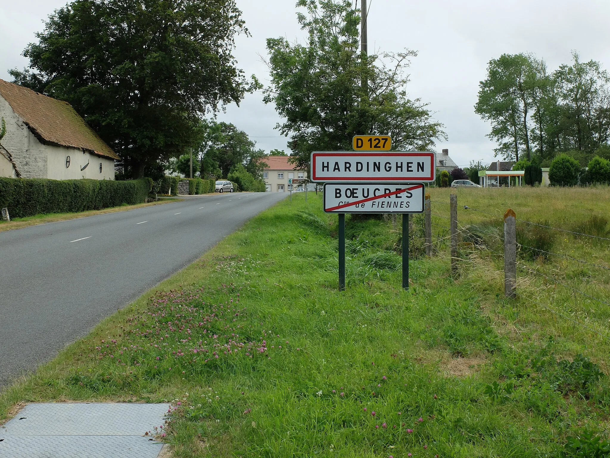 Photo showing: Vue d'une entrée de la commune d'Hardinghen.
