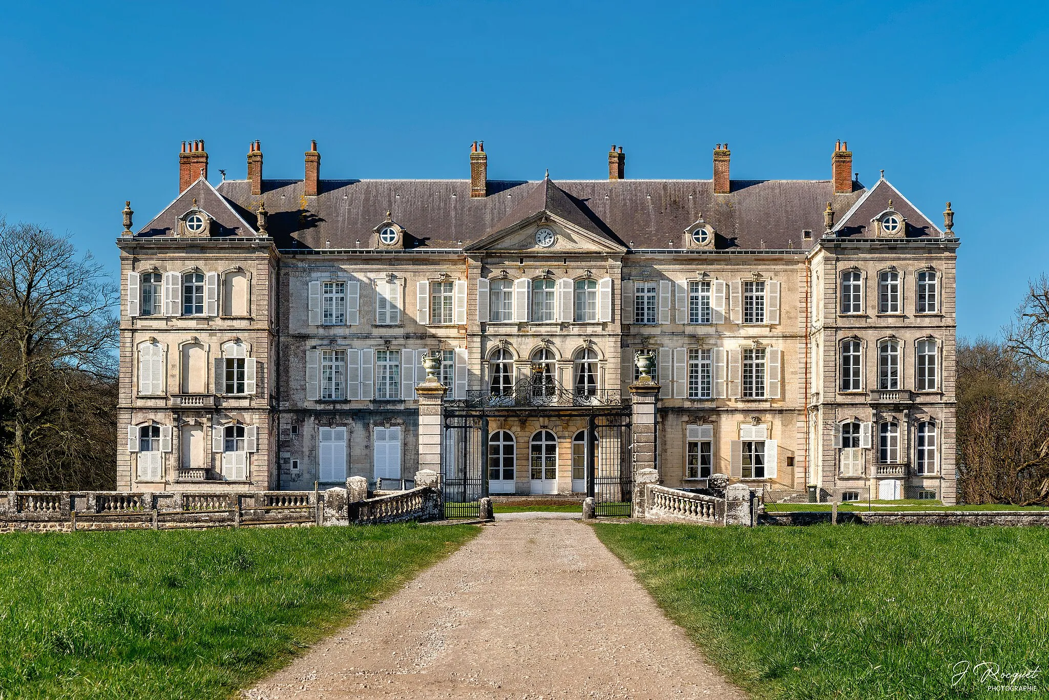 Photo showing: Bâtiment privé classé aux MHs