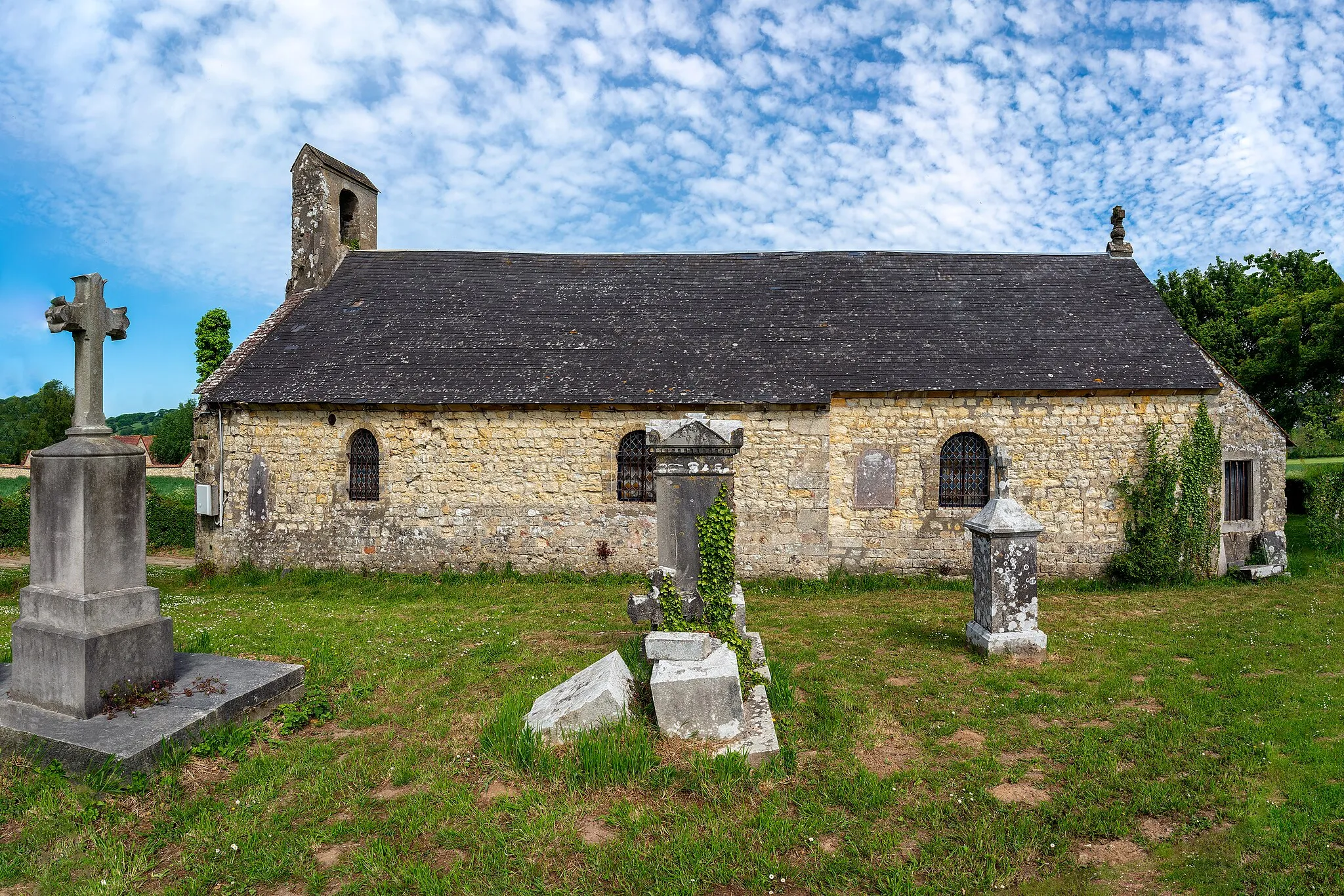Photo showing: Eglise Saint-Michel de l'ancien village de Houllefort fusionné avec la commune de Belle.