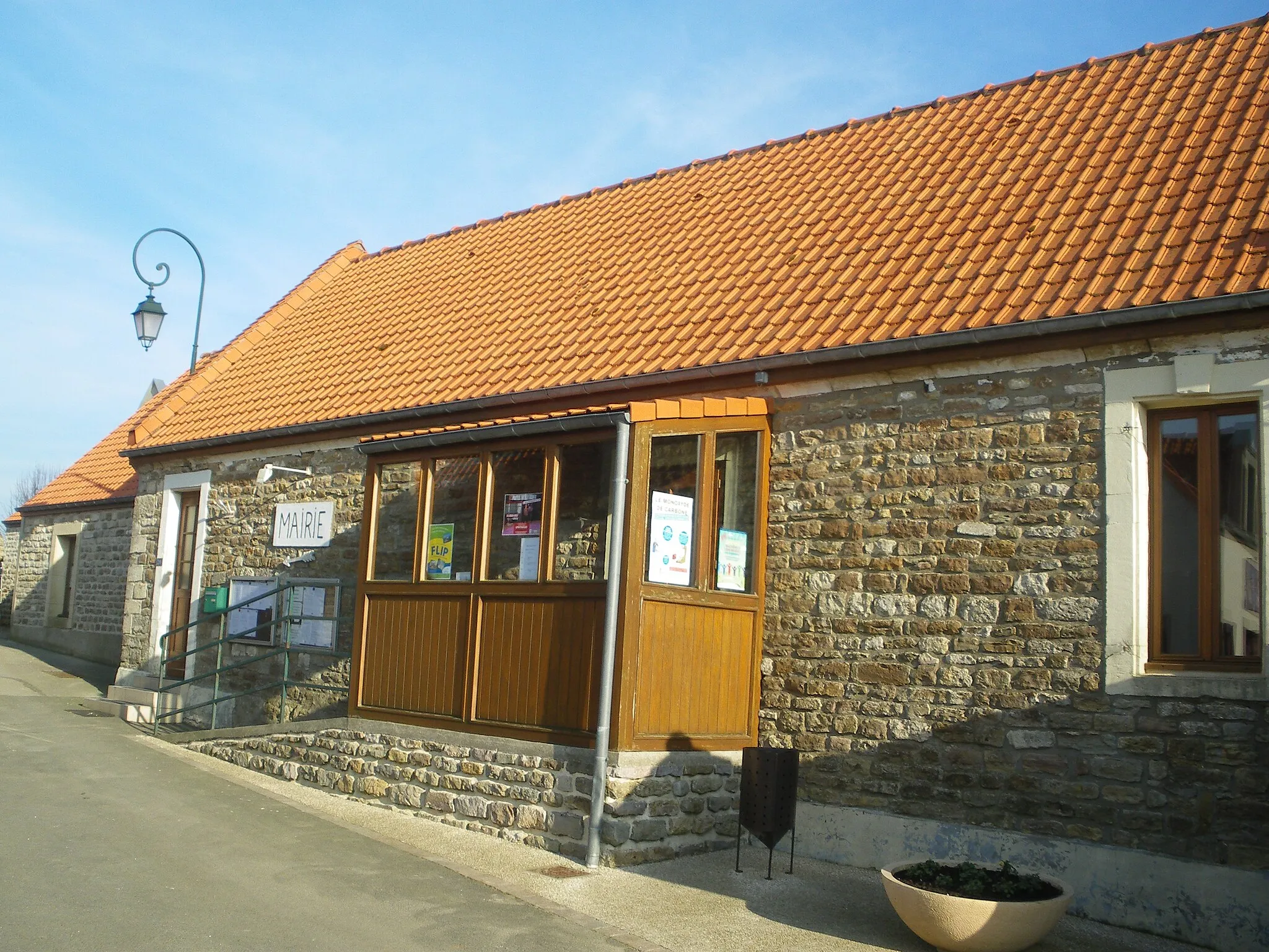 Photo showing: Vue de la mairie de Bazinghen.