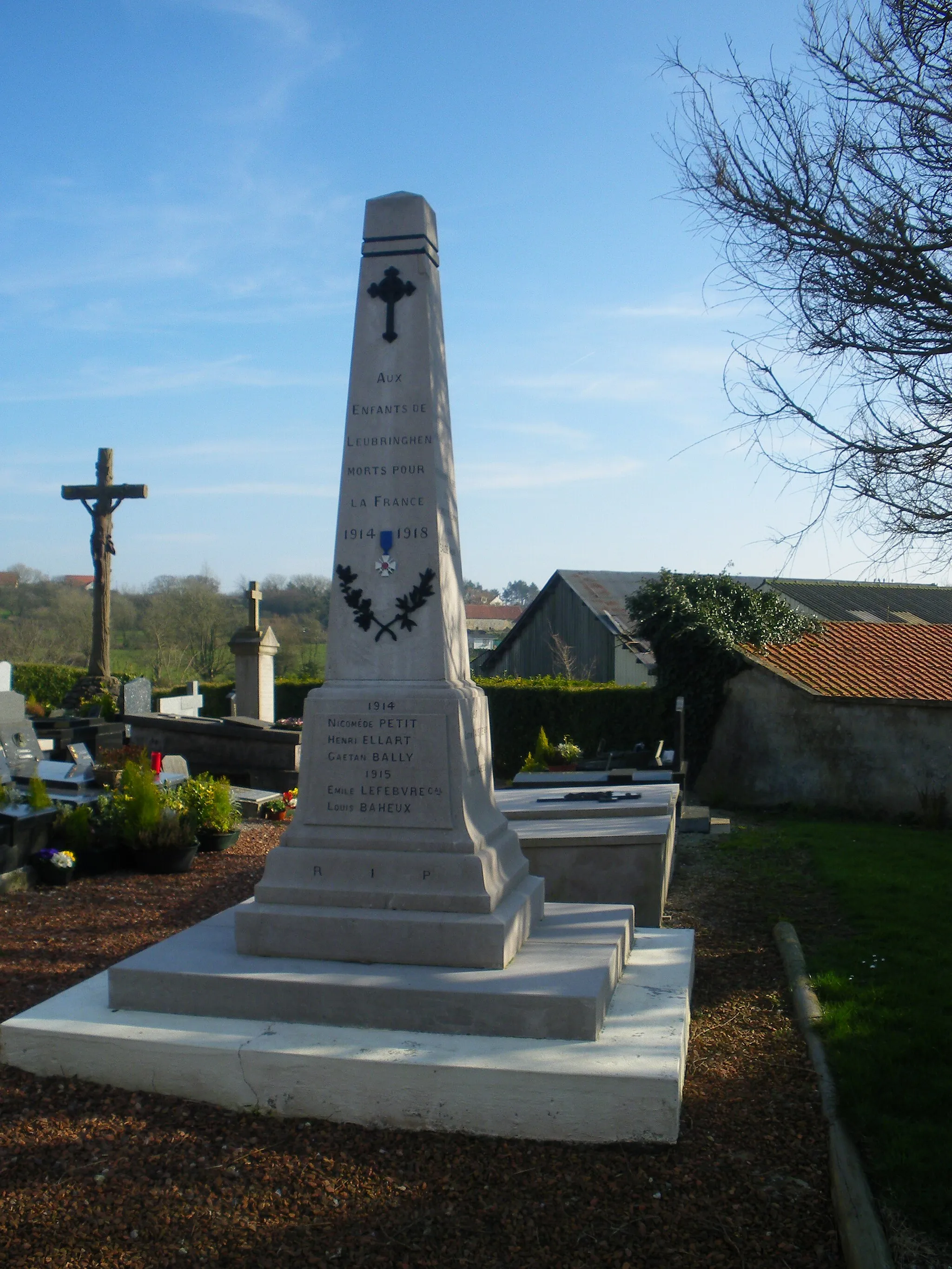 Photo showing: Vue du monument aux morts de Leubringhen.