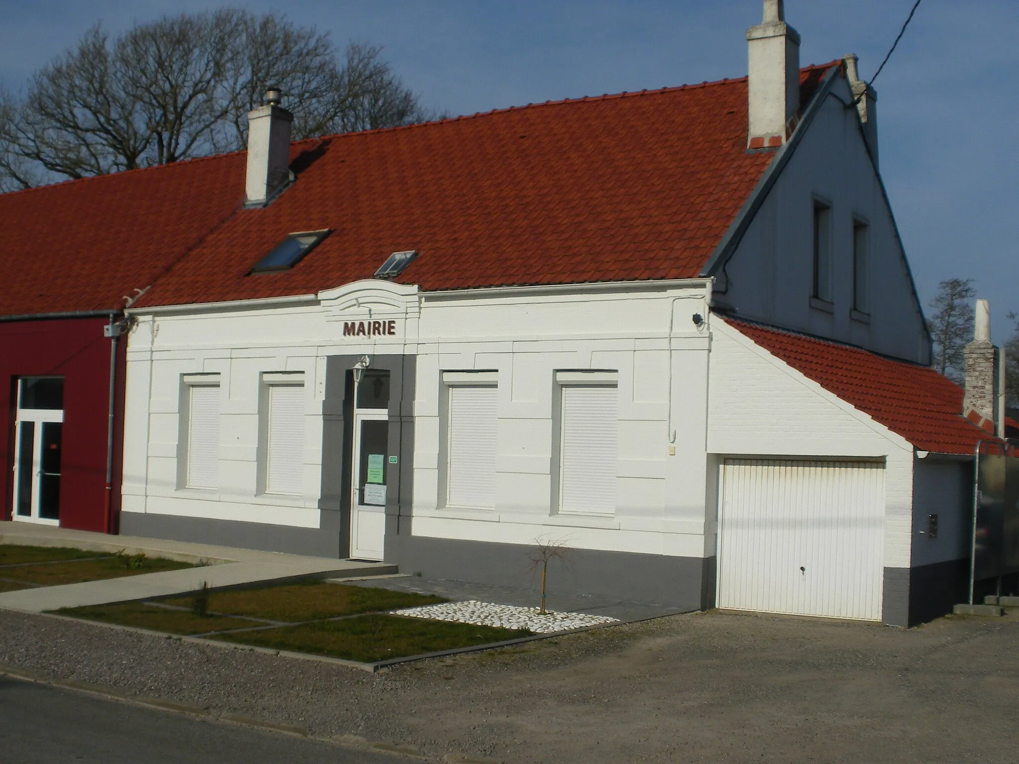 Photo showing: Vue de la mairie de Caffiers.