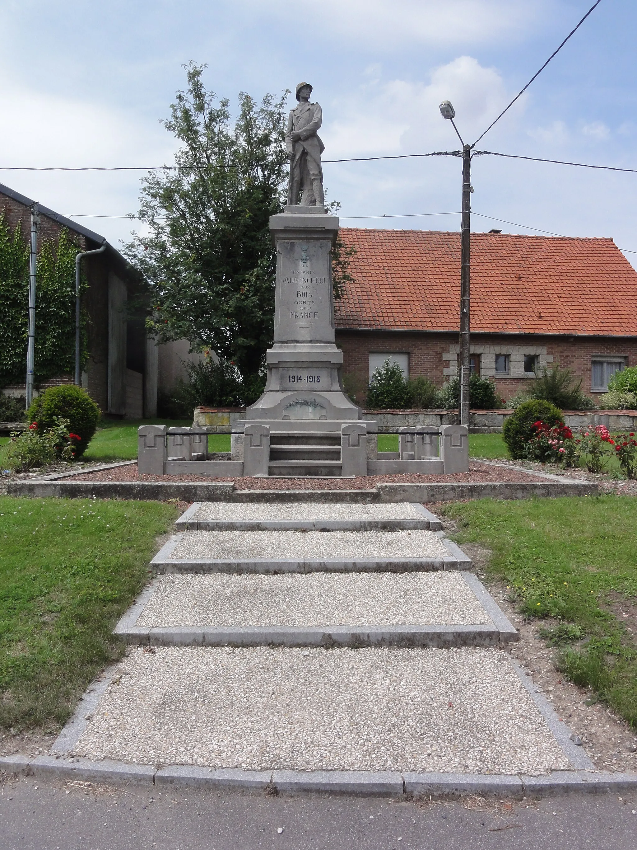 Photo showing: Aubencheul-aux-Bois (Aisne) monument aux morts