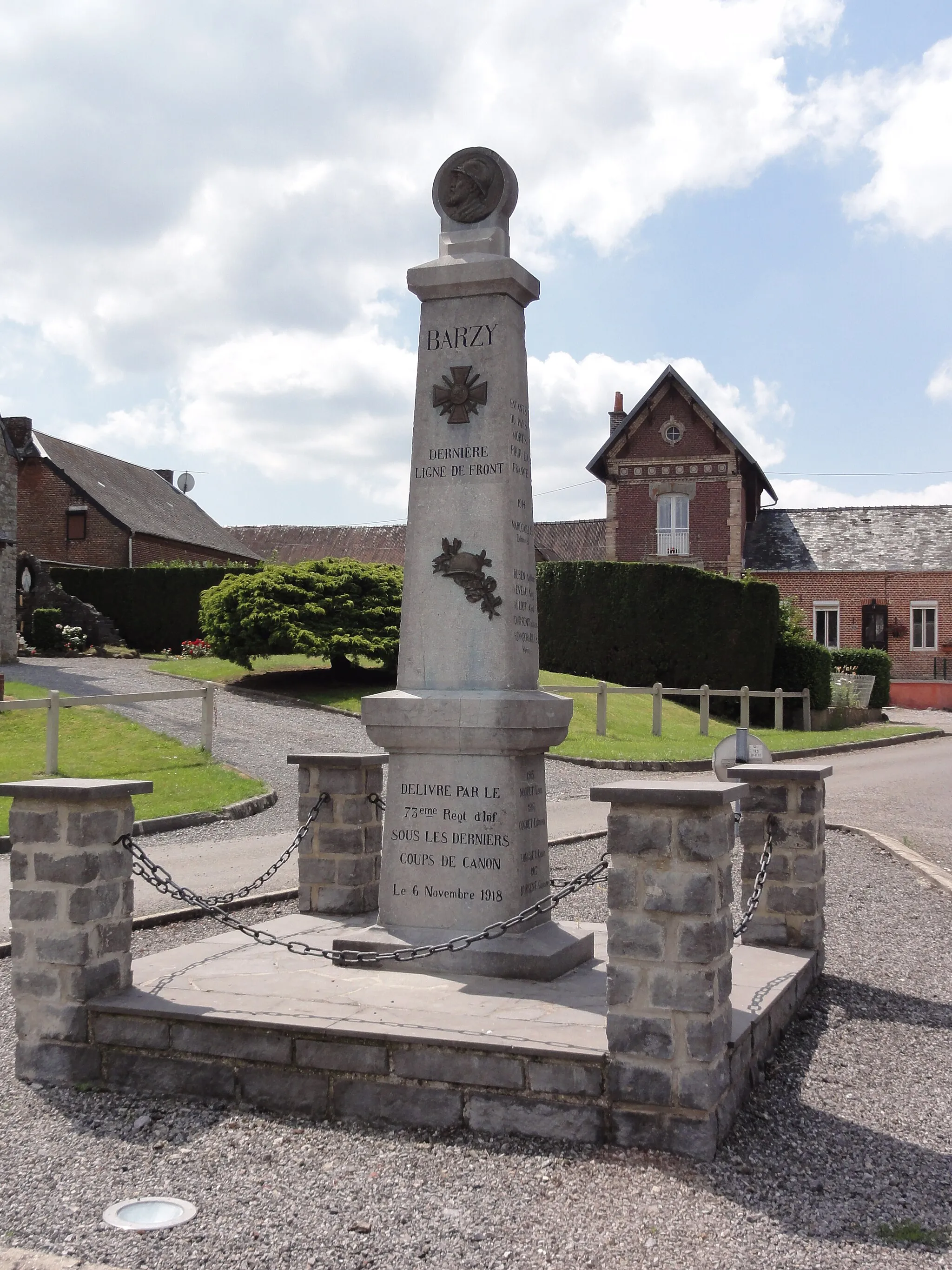 Photo showing: Barzy-en-Thiérache (Aisne, Fr) monument aux morts