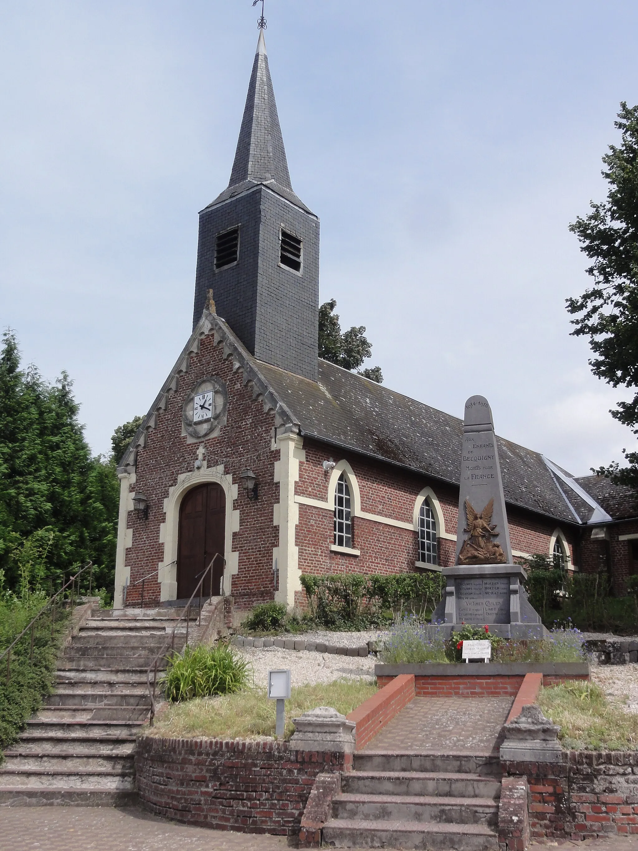 Photo showing: Becquigny (Aisne) église et monument aux morts