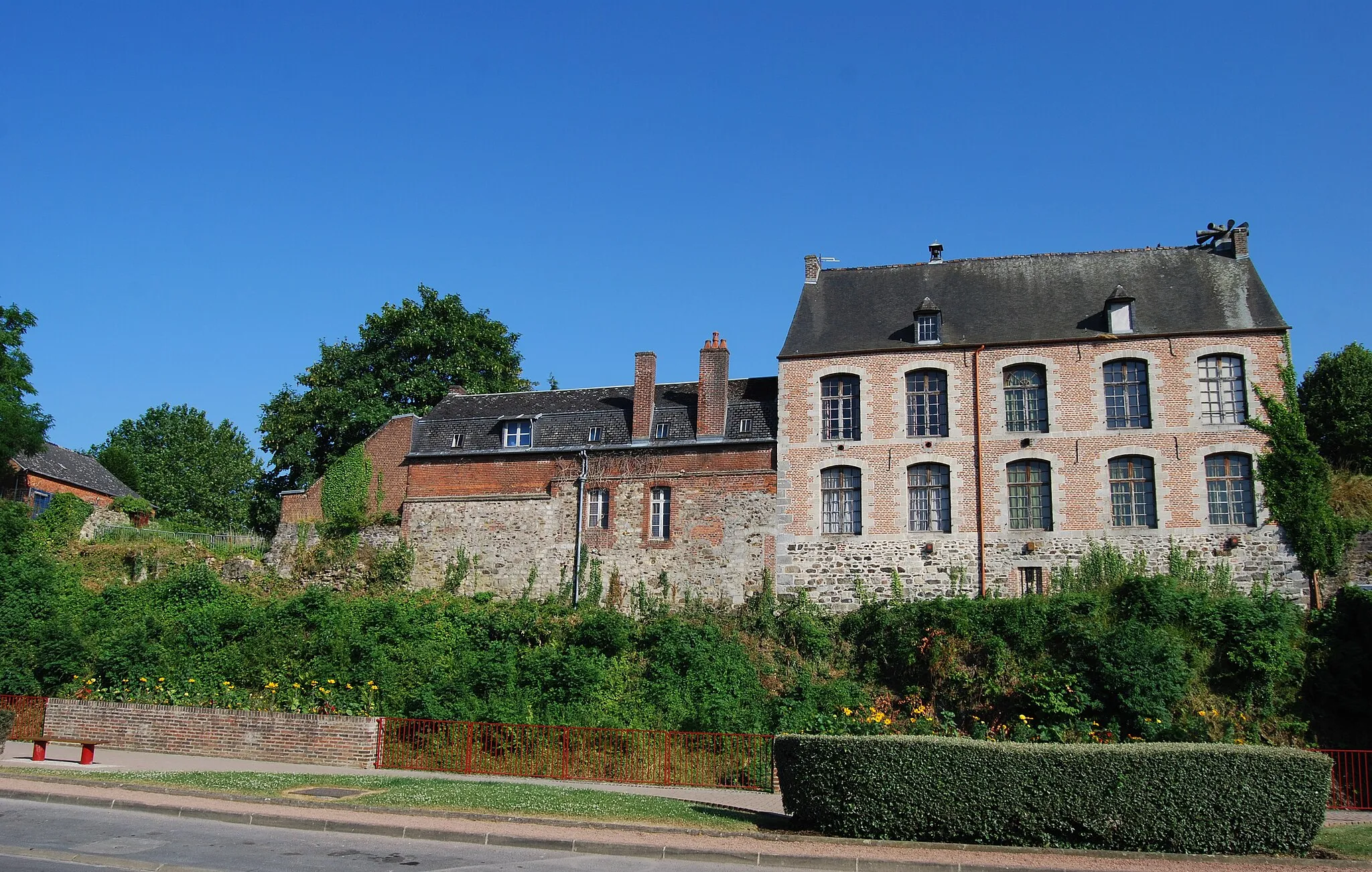 Photo showing: Château d'Hirson le long de l'Oise