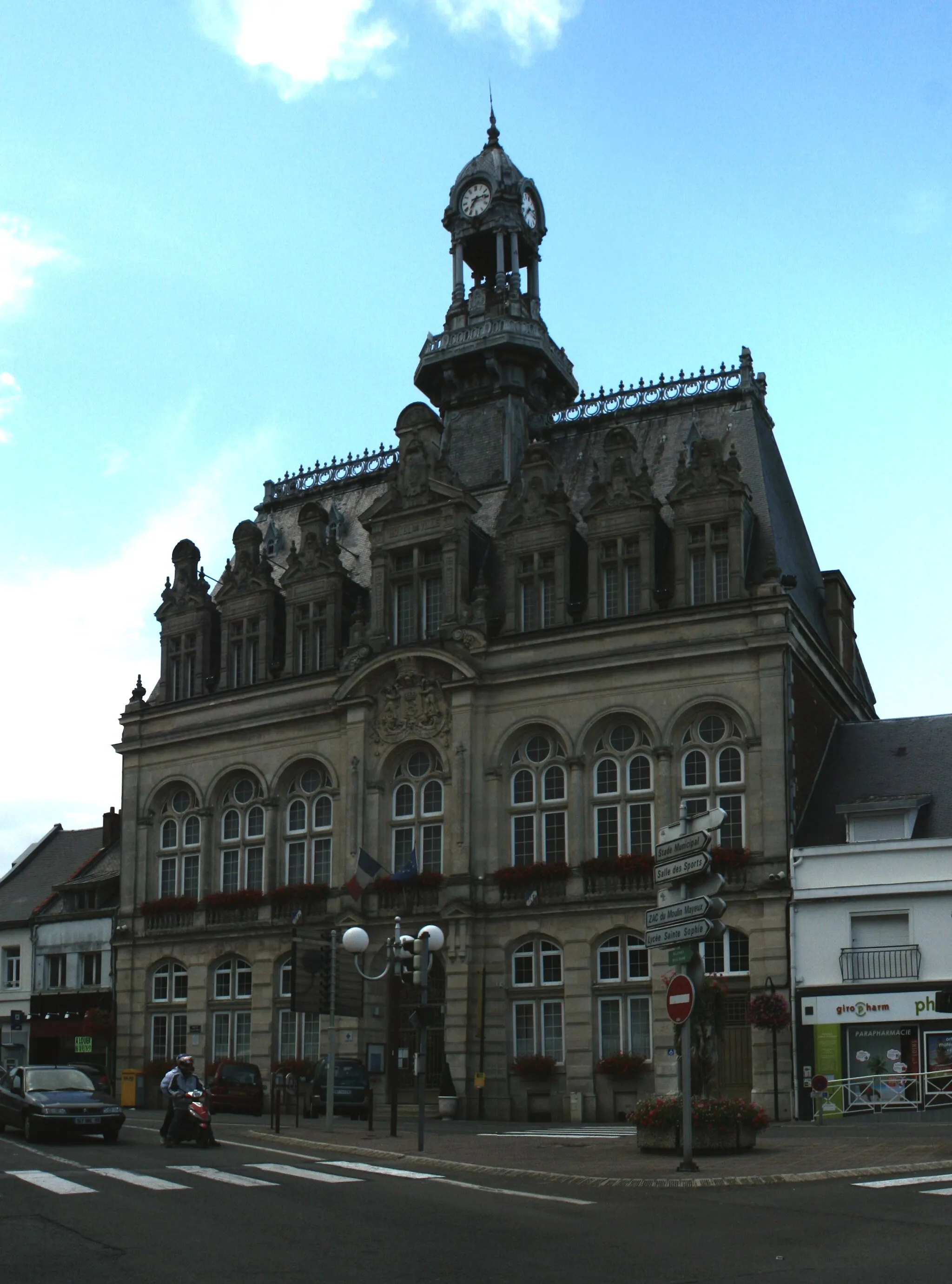 Photo showing: Hôtel de ville de Bohain-en-Vermandois, commune de l'Aisne, inauguré en 1884