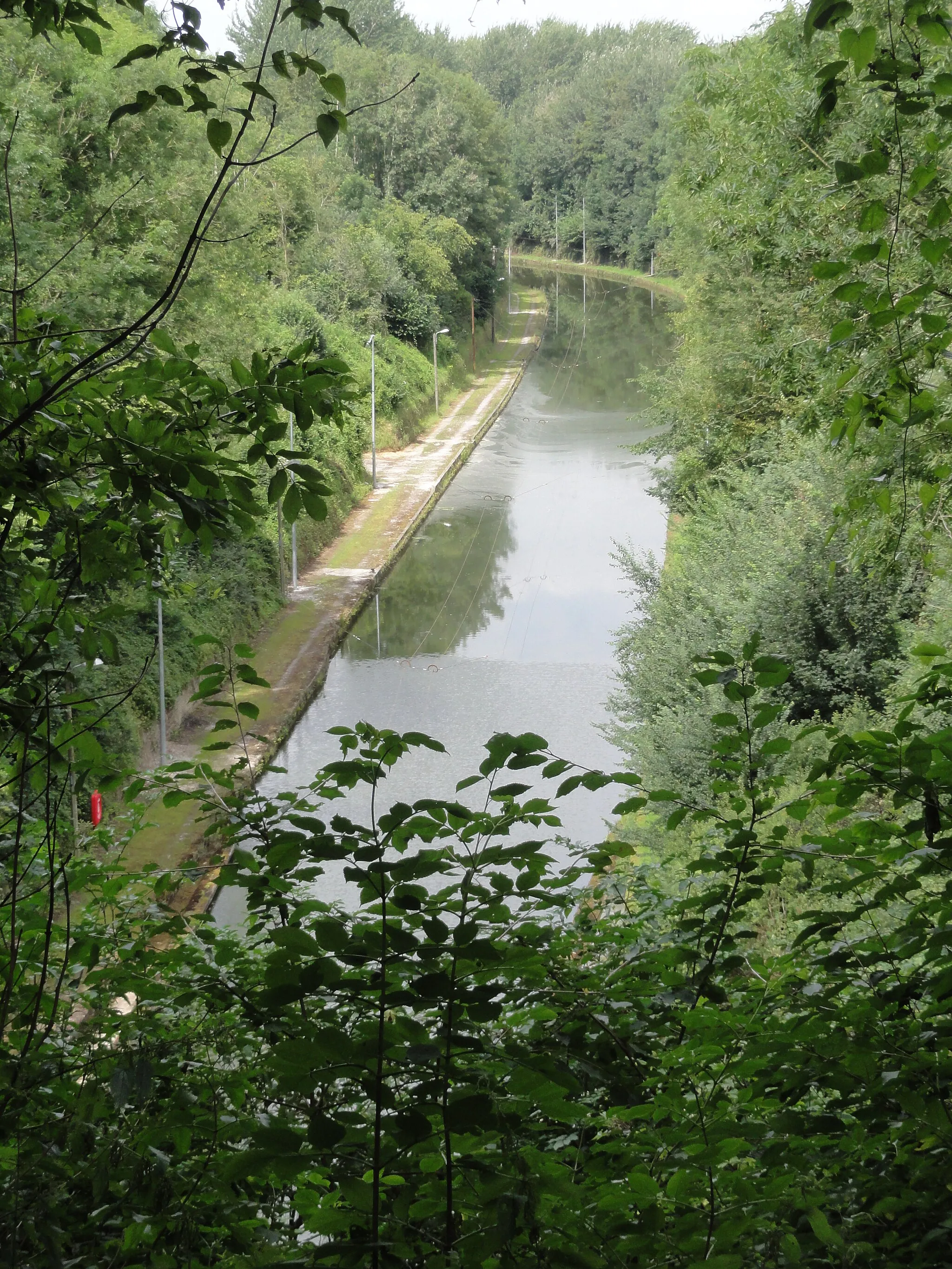 Photo showing: Bony (Aisne) Hameau de Macquincourt, Canal de Saint-Quentin vu de la sortie du tunnel de Riqueval, coté le Catelet.