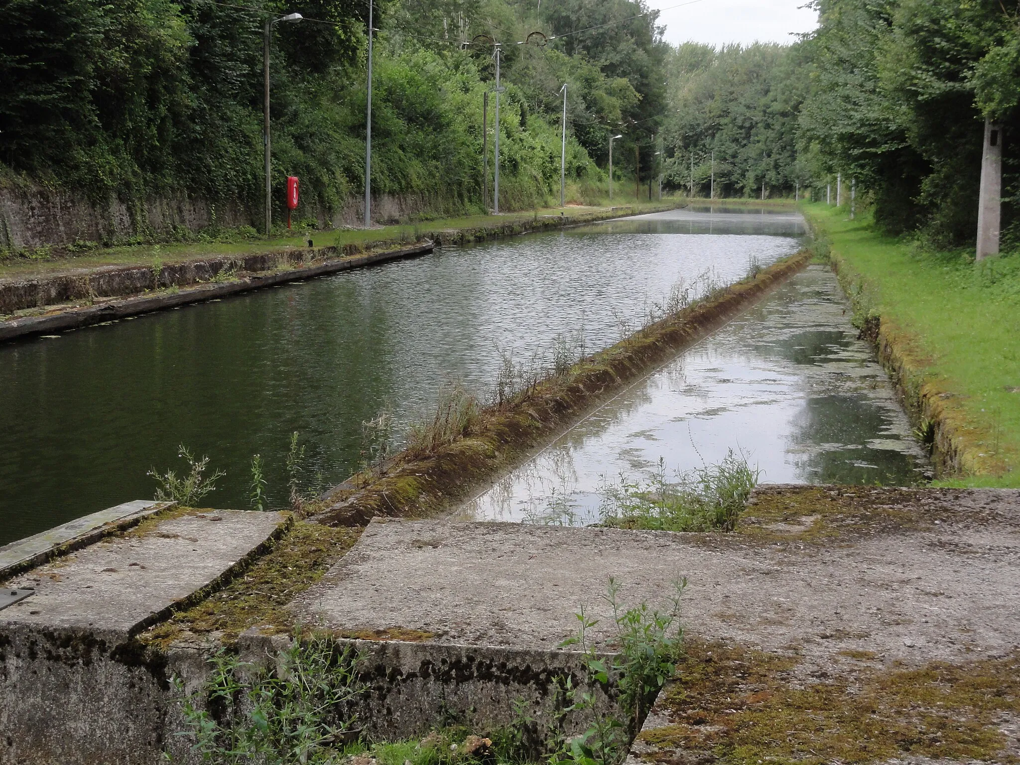 Photo showing: Bony (Aisne), hameaau de Macquincourt, Canal de Saint-Quentin à la sortie du tunnel de Riqueval, coté le Catelet