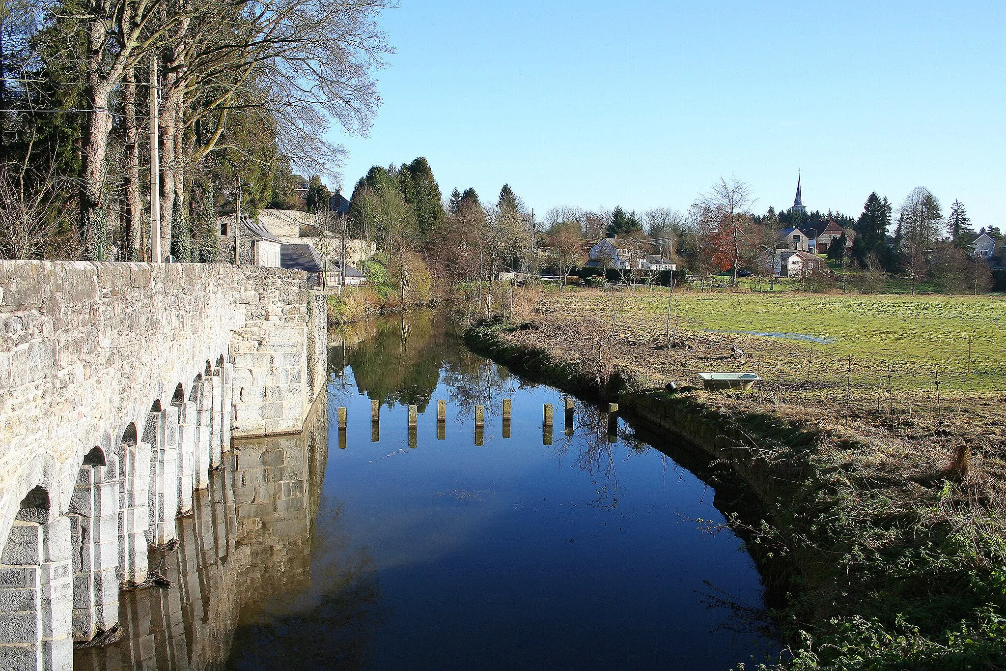 Photo showing: Montignies-Saint-Christophe (Belgium), the Hantes river and the bridge qualified as roman.