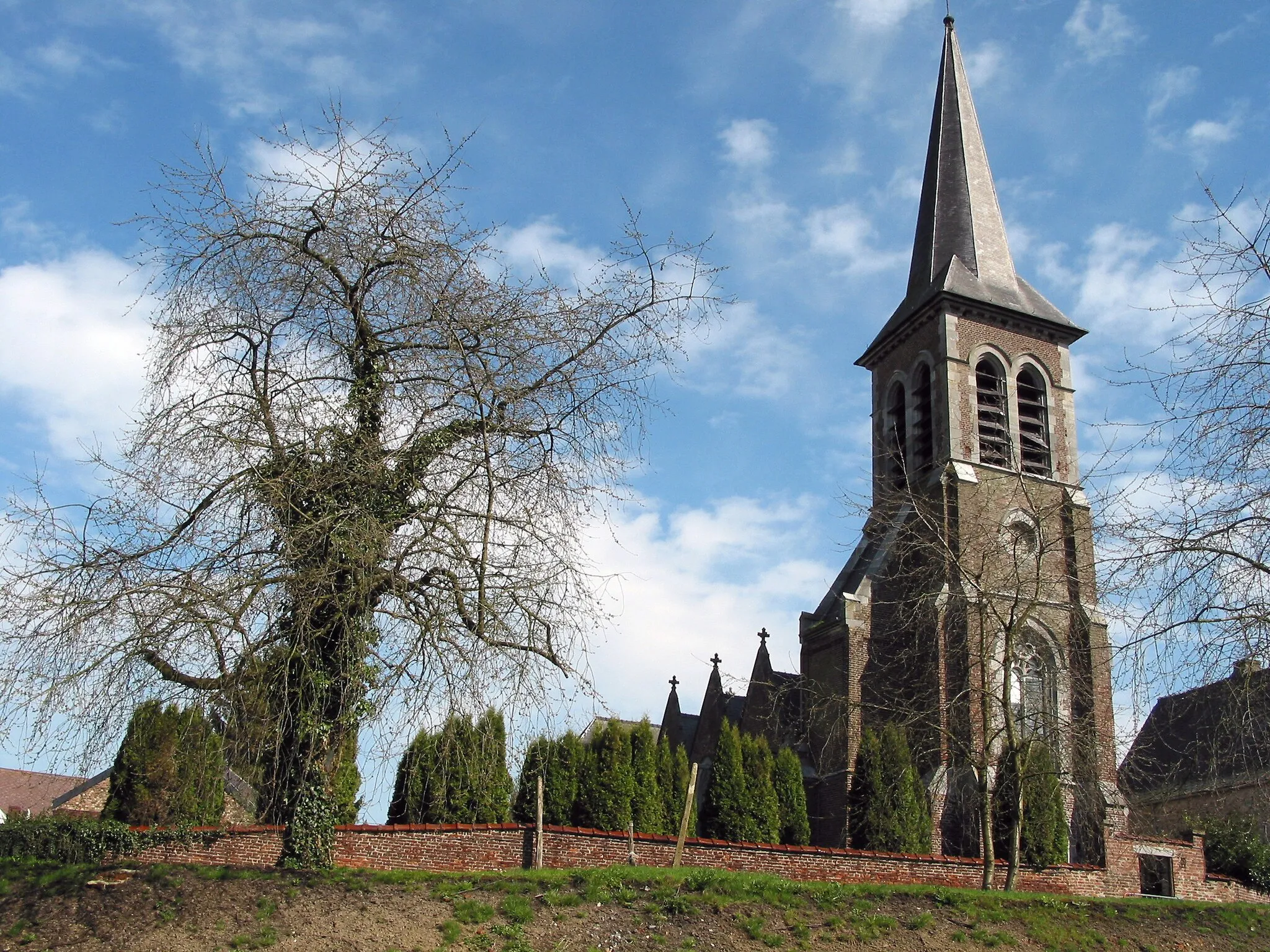 Photo showing: Bienne-lez-Happart (Belgium), the church of St. Remy (XVIth century).