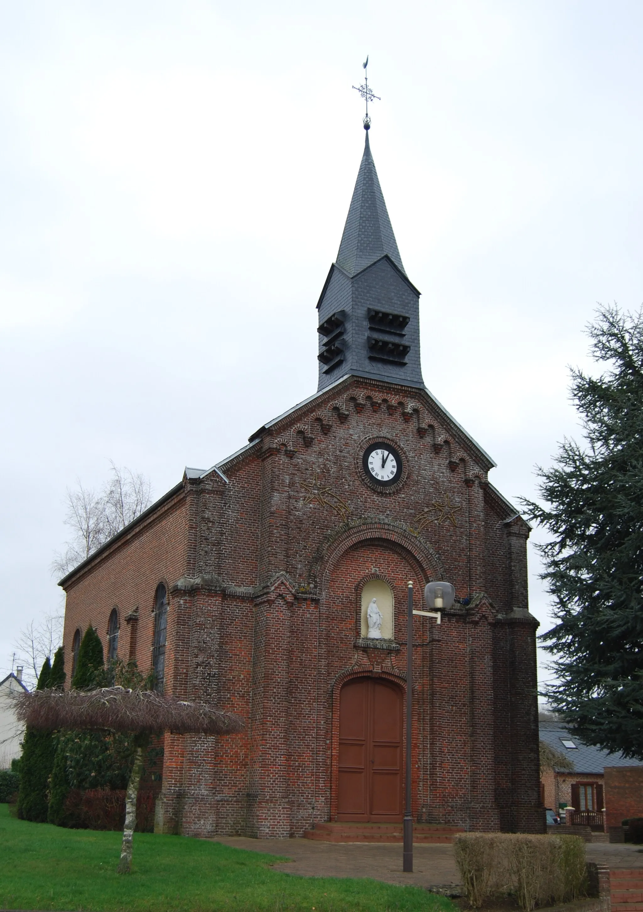 Photo showing: Église de la Nativité-de-la-Sainte-Vierge de Buire (Aisne, Picardie, France)