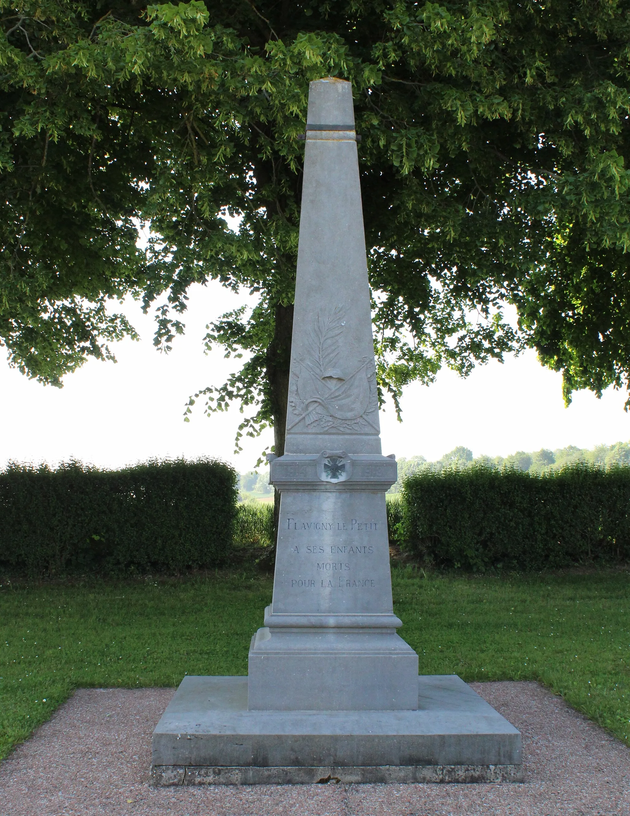 Photo showing: Le monument aux morts de Flavigny-le-Petit