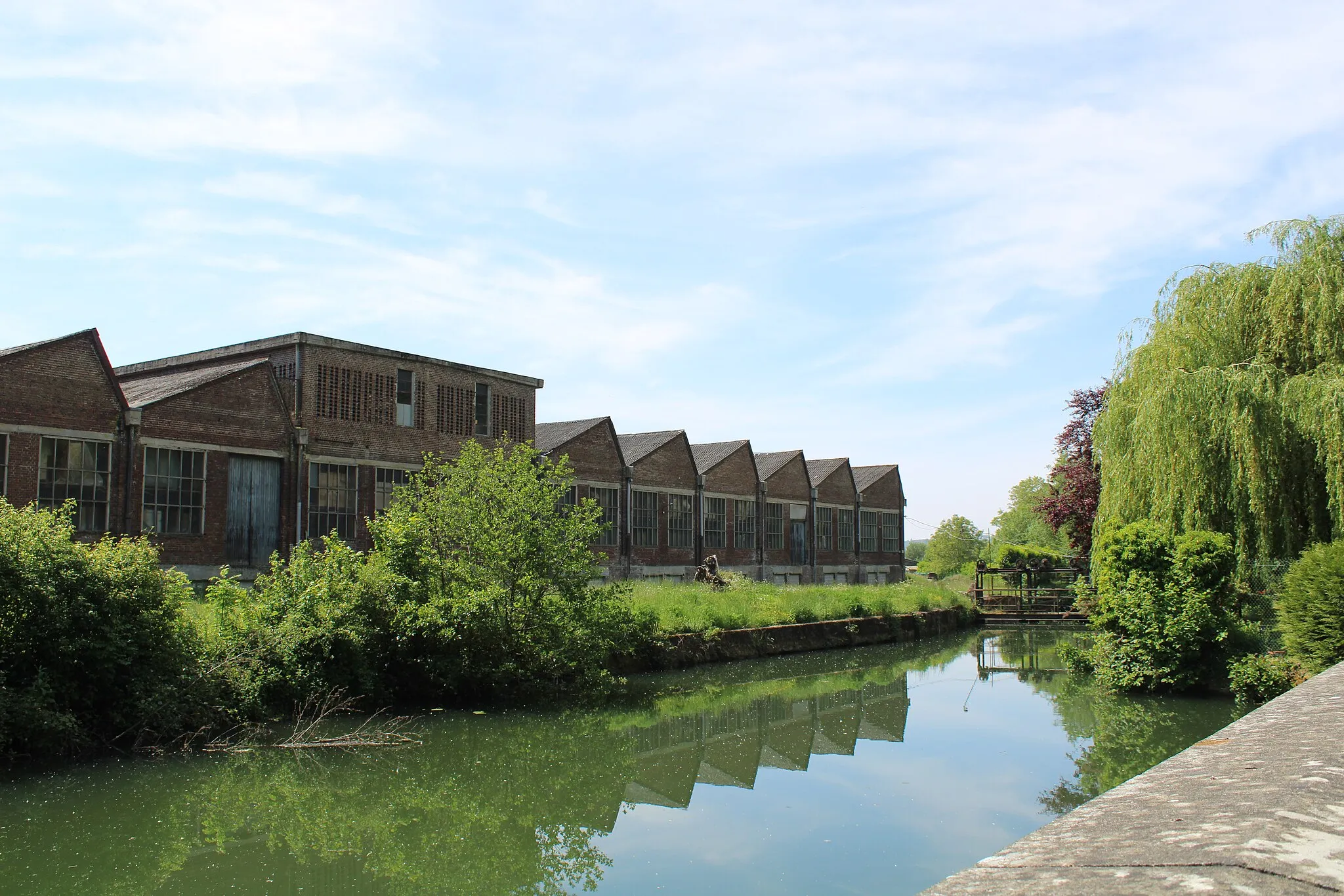 Photo showing: Vestiges du moulin à eau du hameau de La Bussière