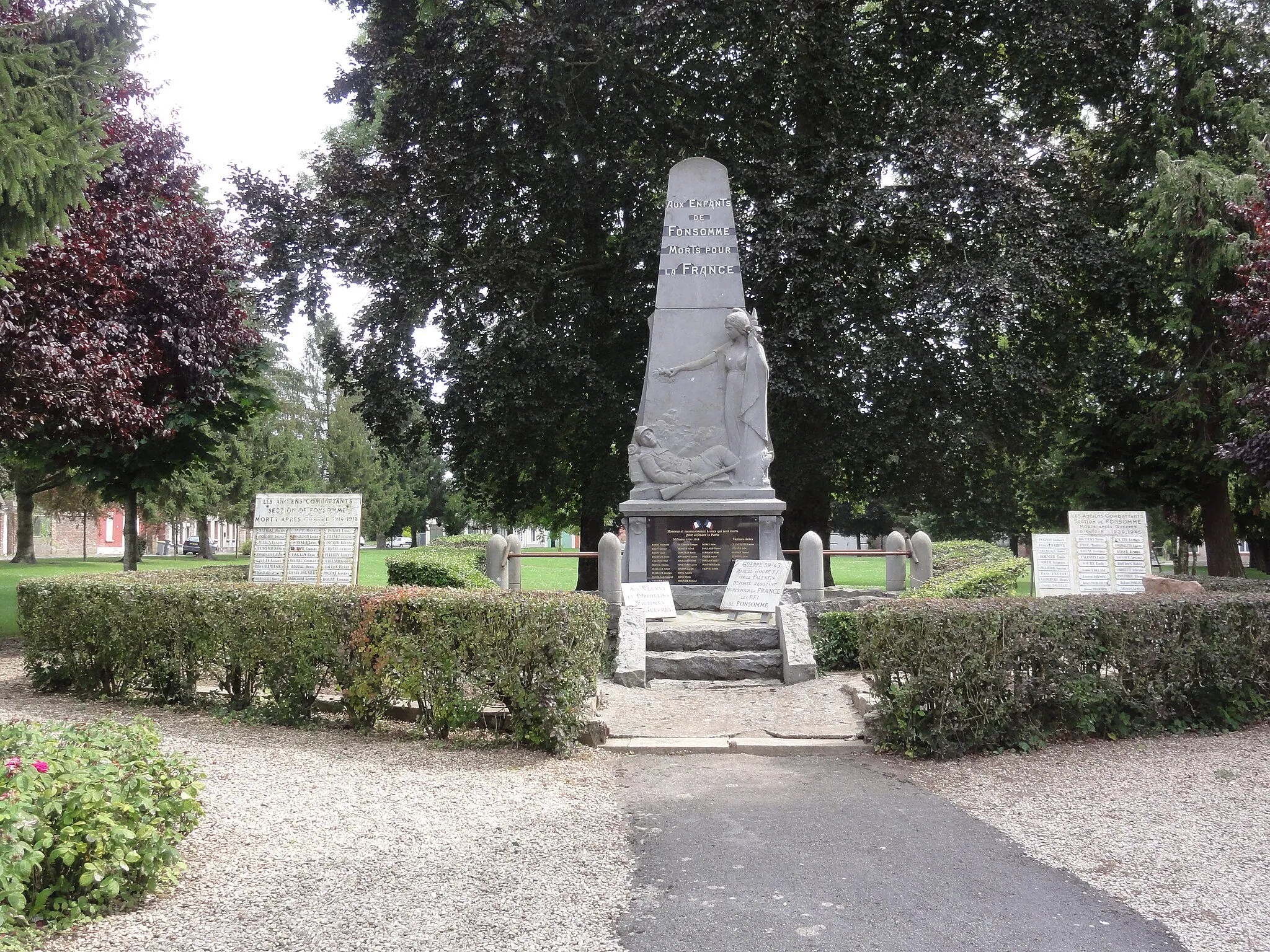 Photo showing: Fonsomme (Aisne) monument aux morts