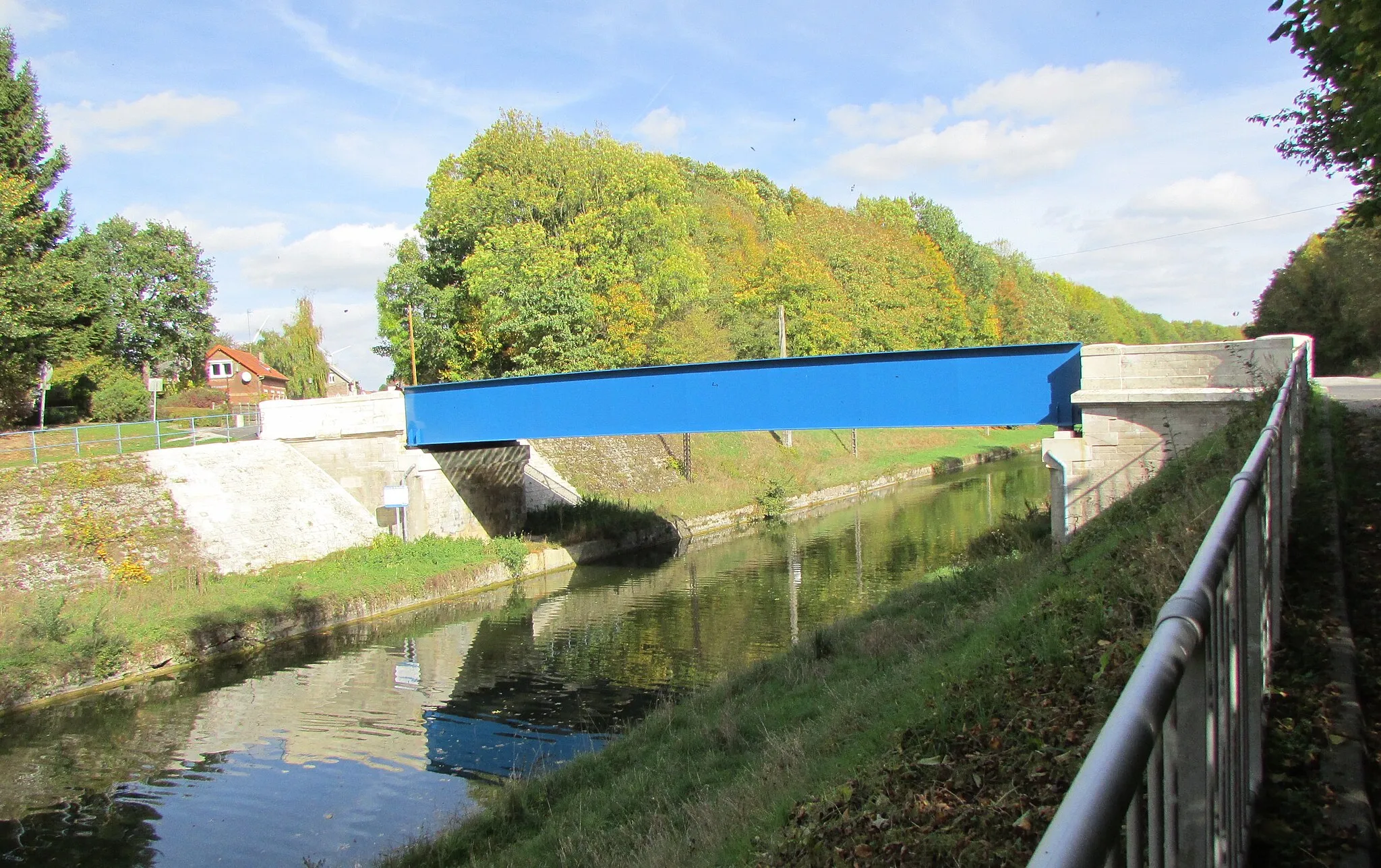 Photo showing: Le pont sur le Canal de Saint-Quentin.