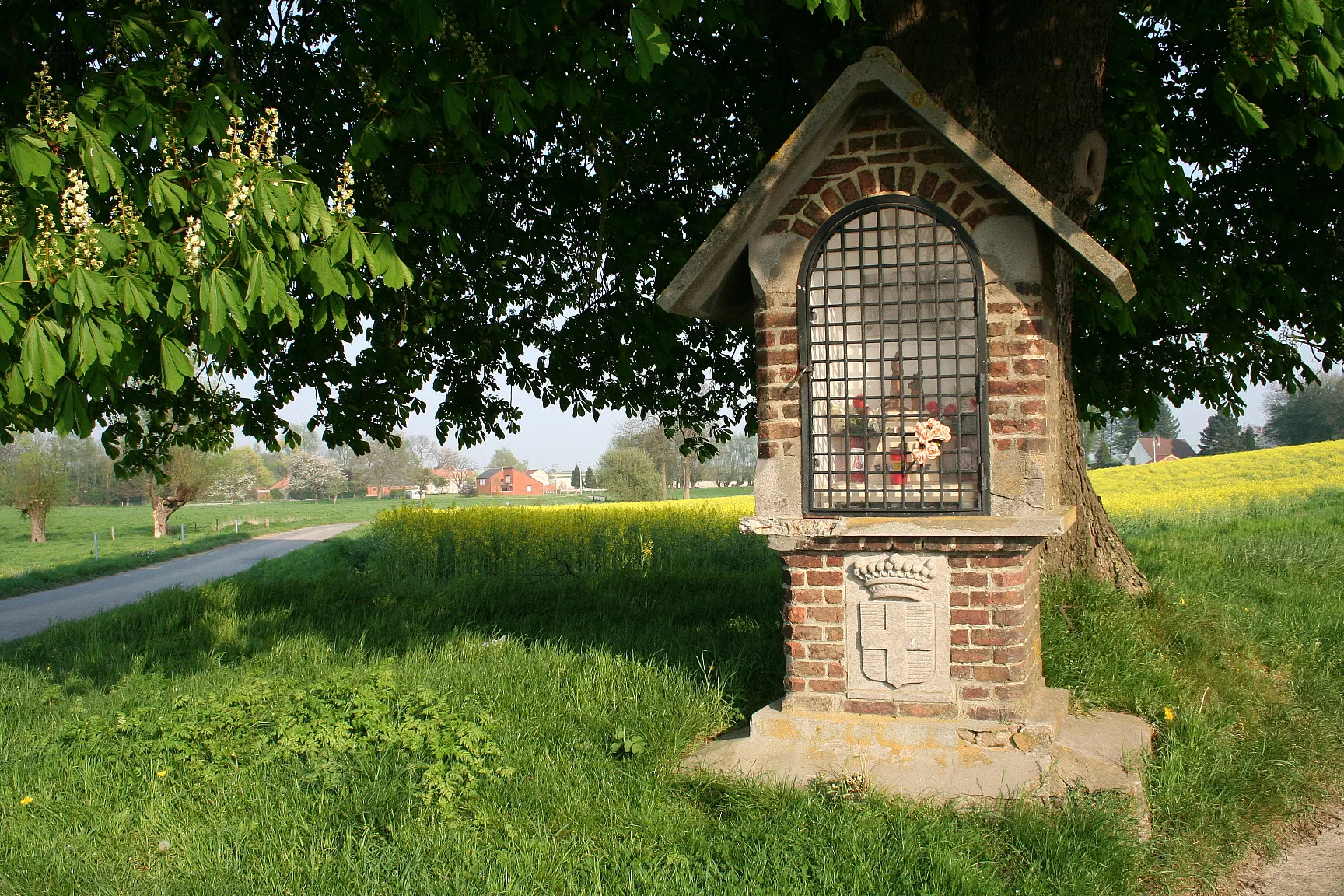 Photo showing: Harveng (Belgium), little votive chapel dedicated to Notre-Dame de la Salette in 1889 by the countess B. de Harveng.