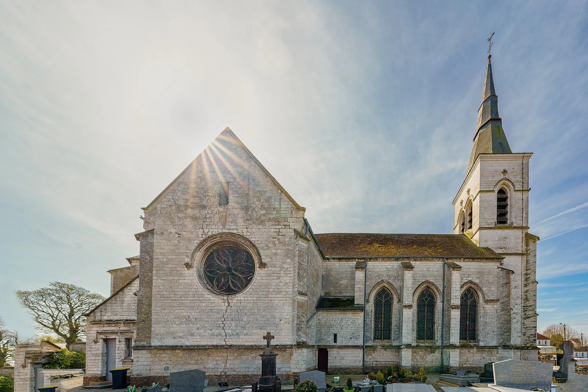 Photo showing: Face nord et bras du transept de l'église Saint-Martin de Beaurainville.