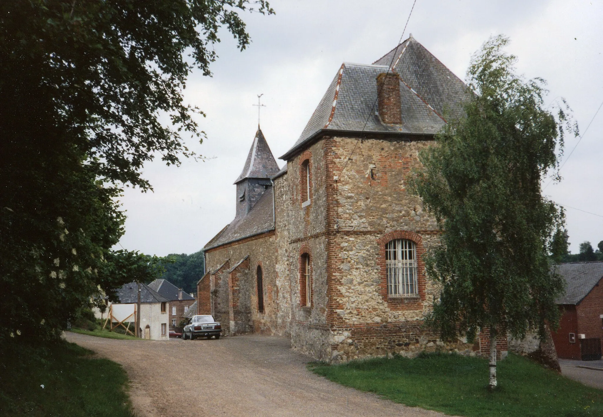 Photo showing: Église Saint-Maurice d'Ohis en 1991