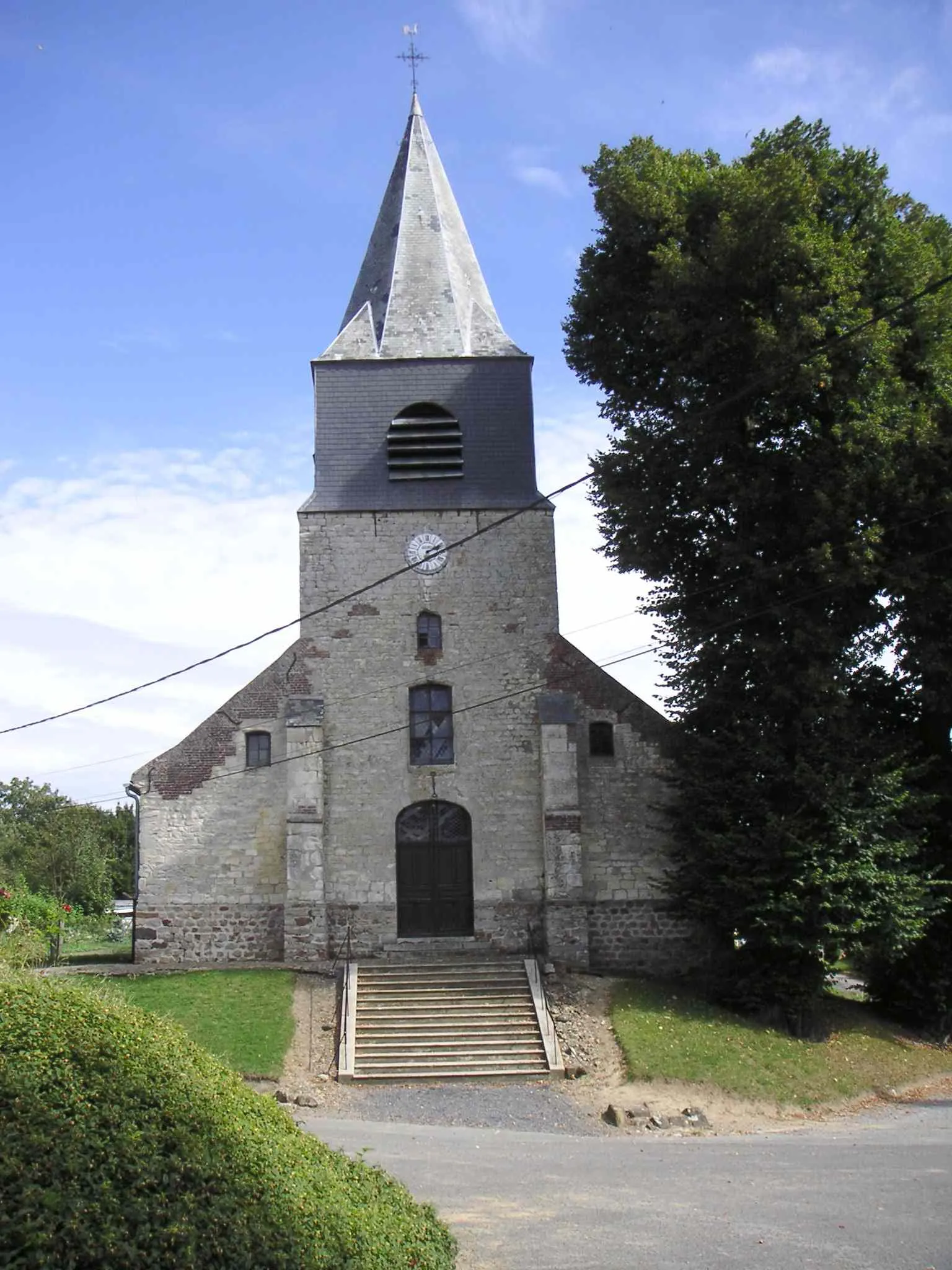 Photo showing: église de Puisieux (Commune de Puisieux-et-Clanlieu, Aisne, France) prise par user:LonganimE le 09/09/2005