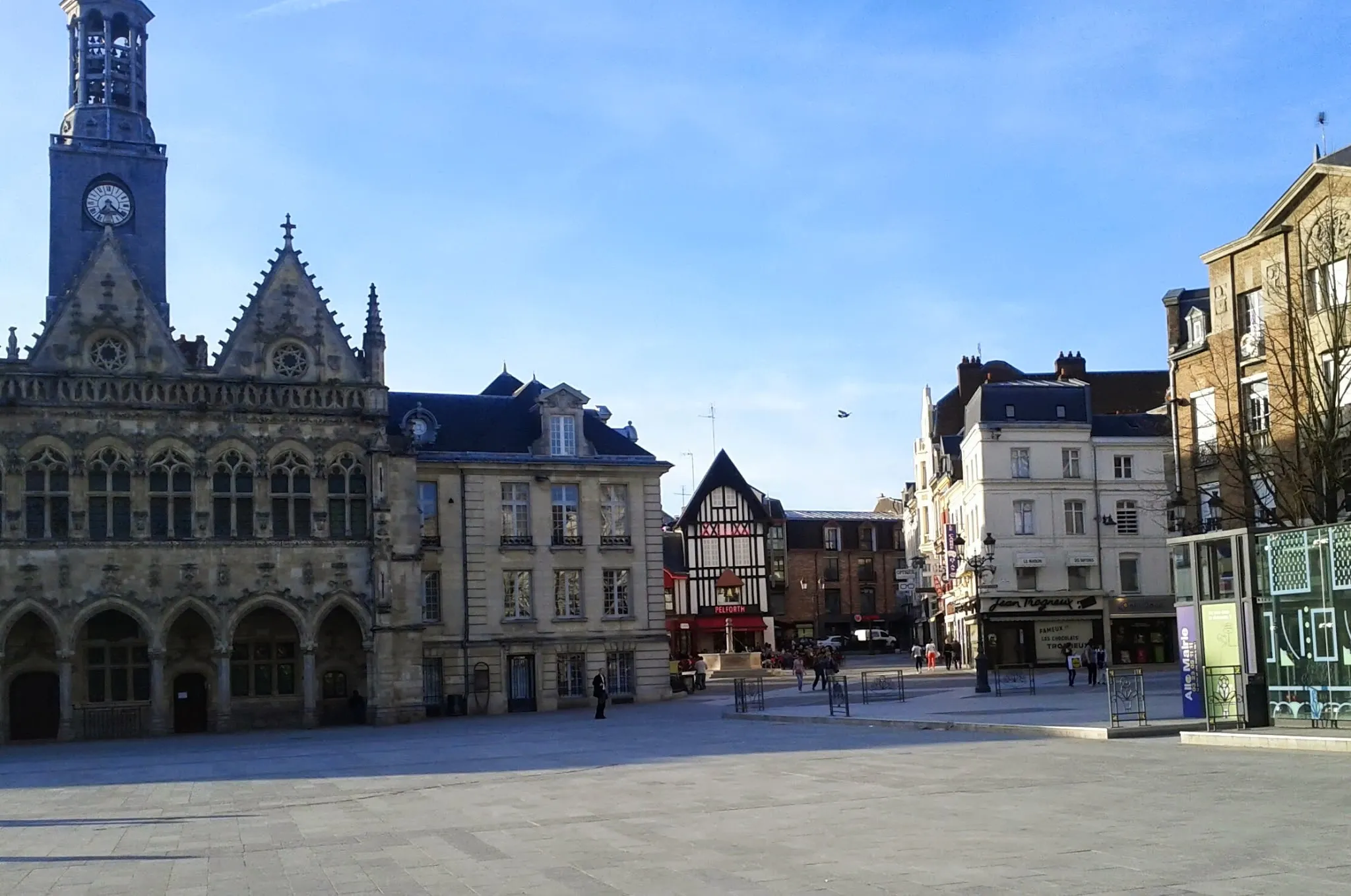 Photo showing: Saint-Quentin