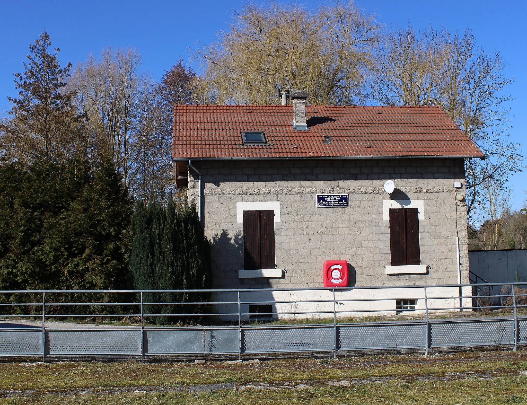 Photo showing: Ancienne maison de l'éclusier (écluse N°29)