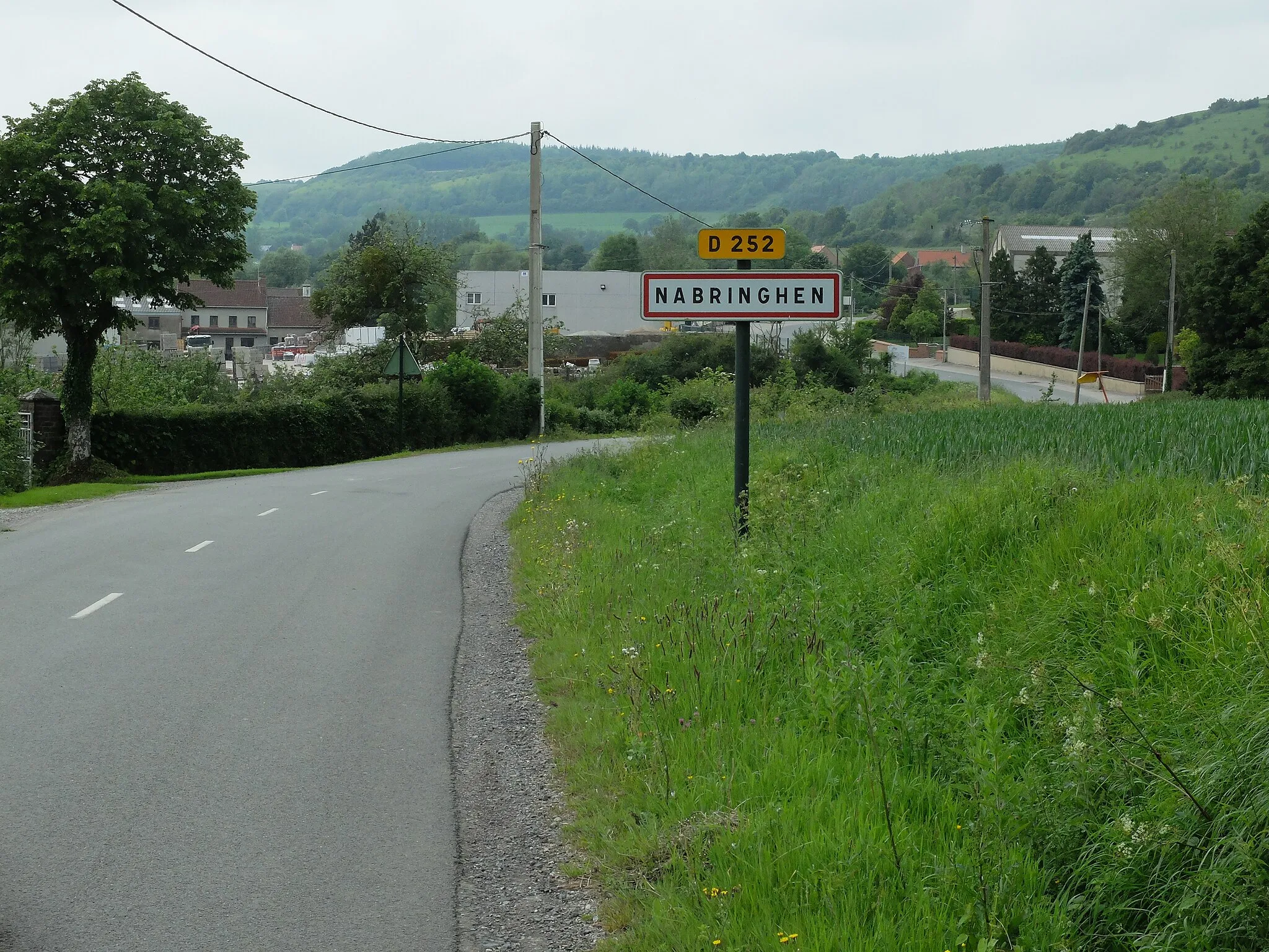 Photo showing: Vue d'une entrée de la commune de Nabringhen.