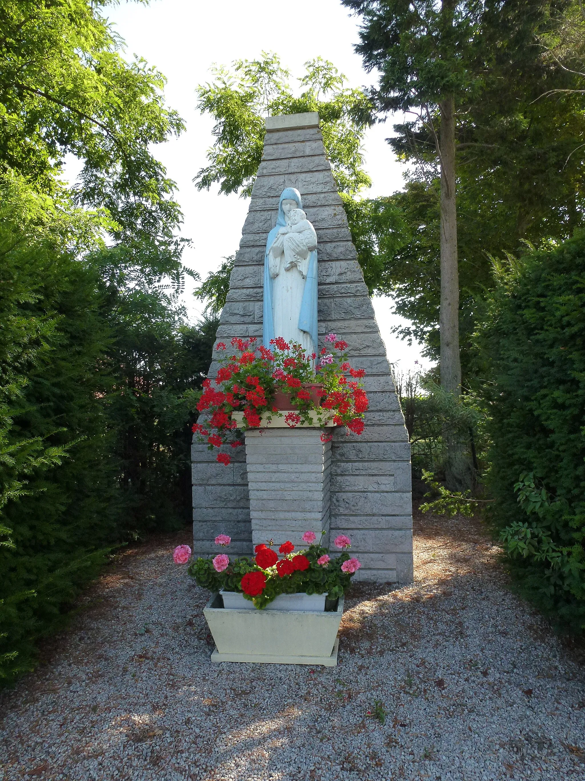 Photo showing: Saint-Omer-Capelle (Pas-de-Calais) statue de la Vierge