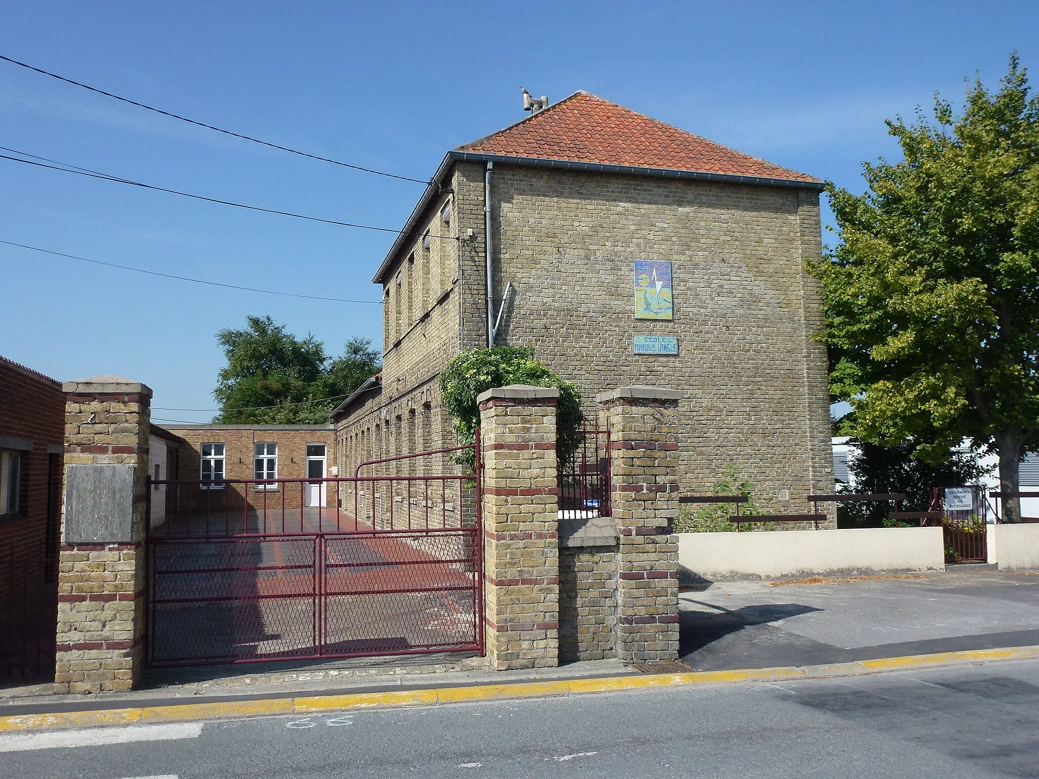 Photo showing: Sainte-Marie-Kerque (Pas-de-Calais) école Marais Angle