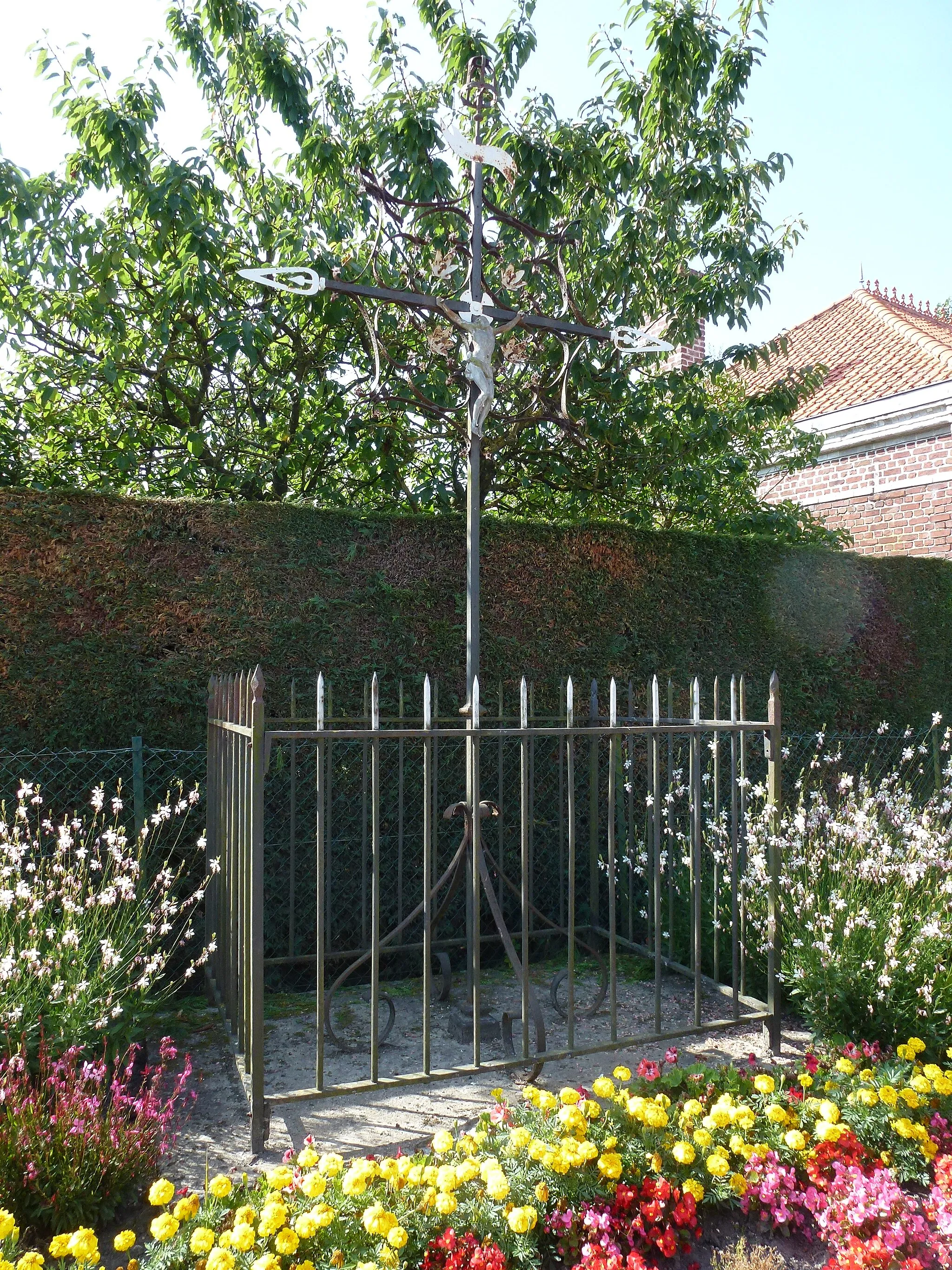 Photo showing: Sainte-Marie-Kerque (Pas-de-Calais) croix de chemin