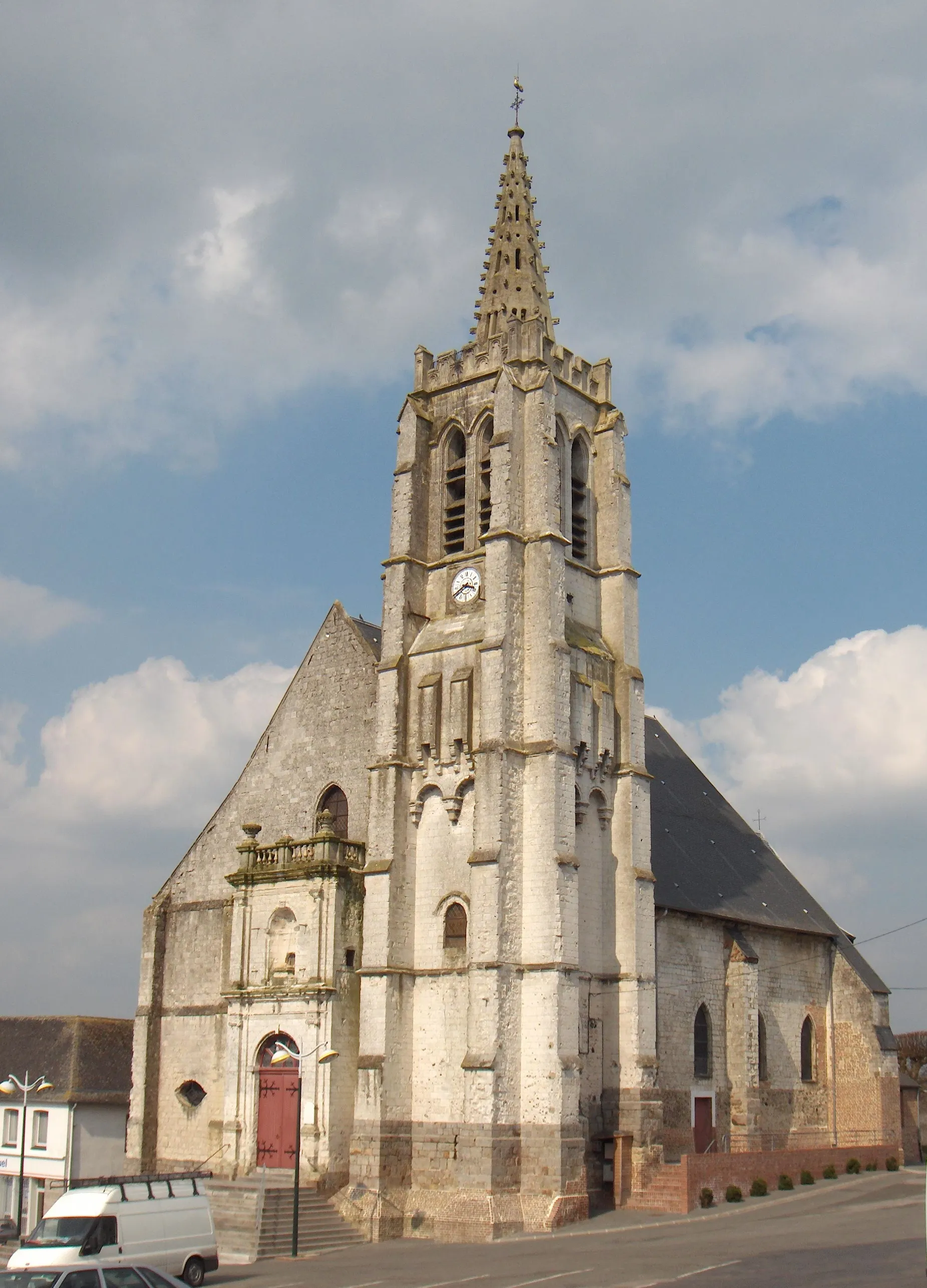 Photo showing: Fauquembergues (Frankreich, Dept. Pas-de-Calais), Stiftskirche Sankt Leodegarius (église collégiale Saint-Léger), 13. - 18. Jh., Spitze und Seitenschiffe des 19. Jh.s.