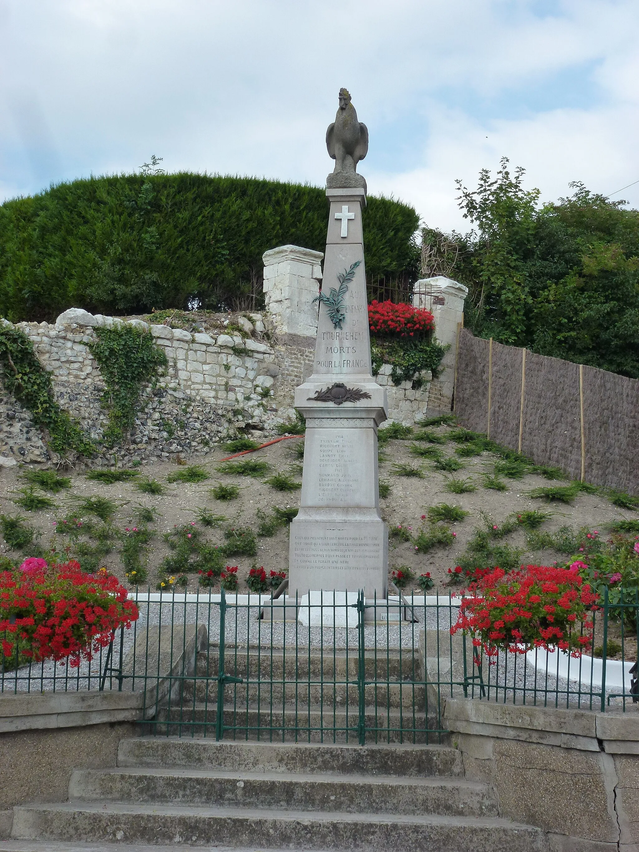 Photo showing: Tournehem-sur-la-Hem (Pas-de-Calais, Fr) monument aux morts