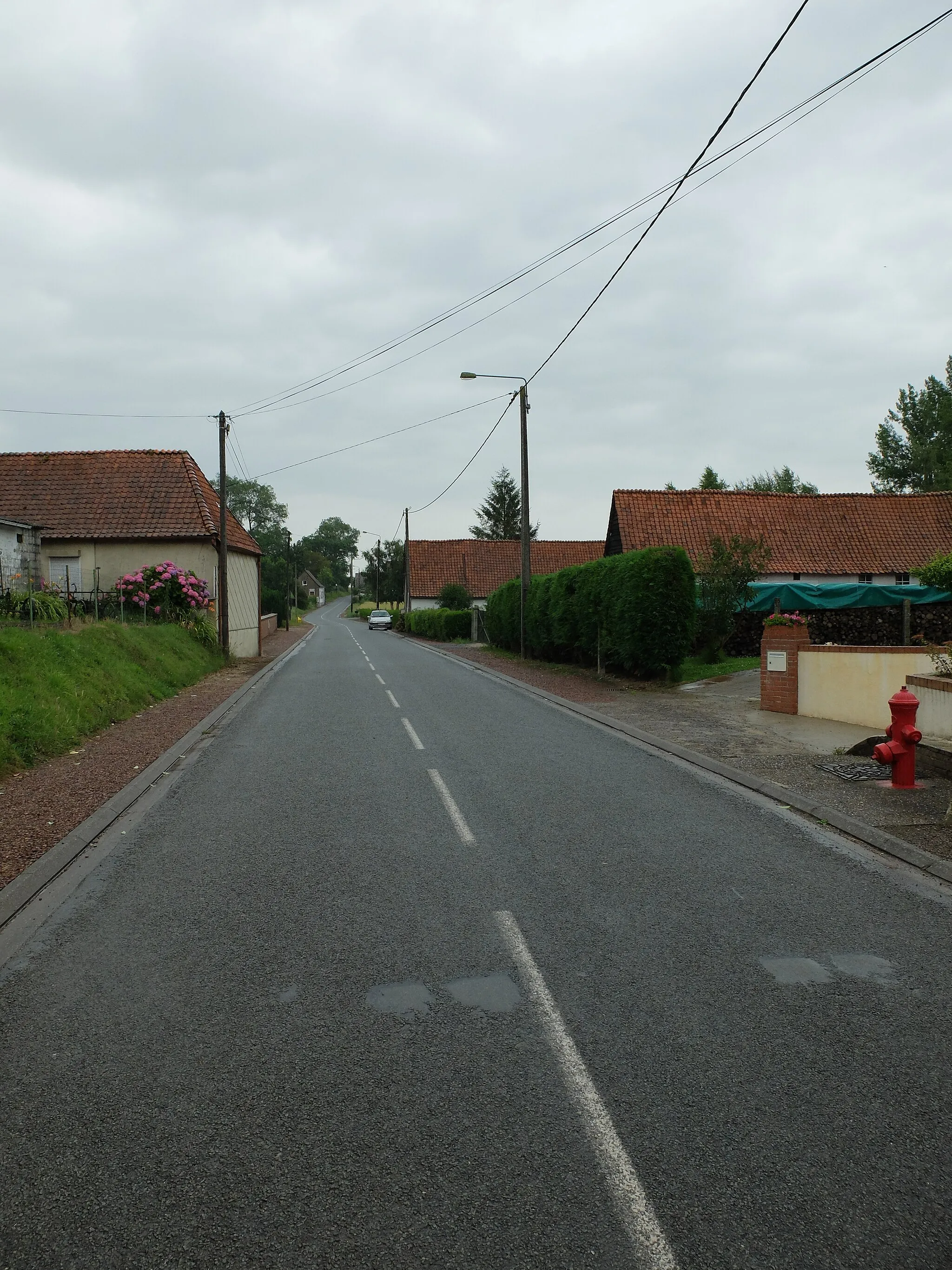 Photo showing: Vue d'une rue de Vacqueriette-Erquières.