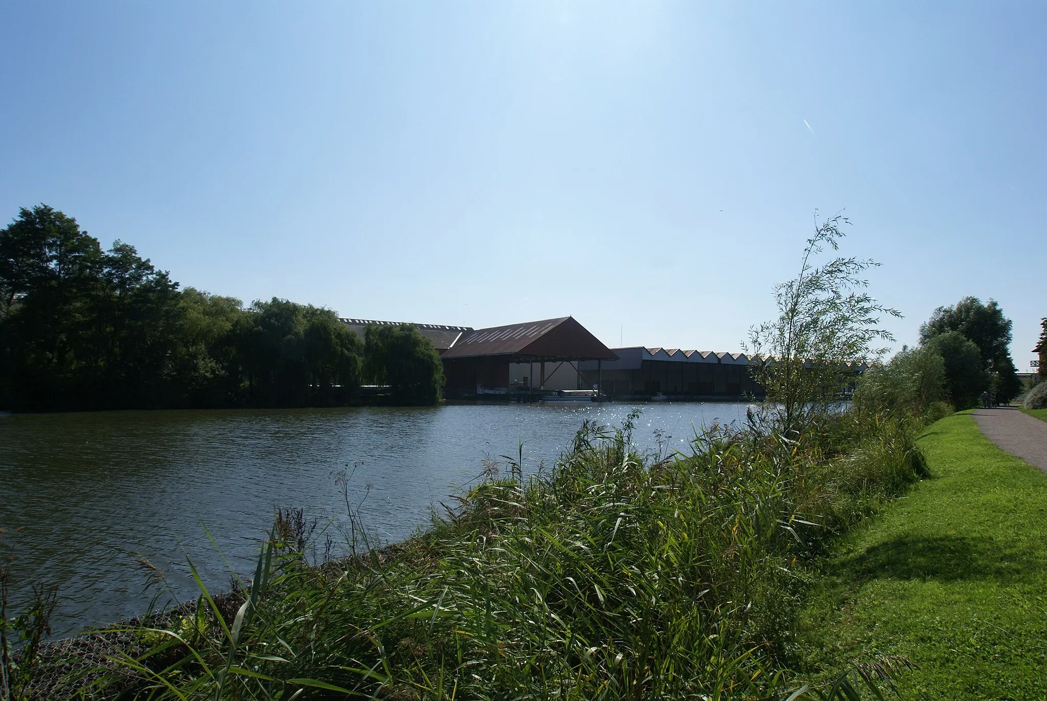 Photo showing: Lille (France), Deule Canal and Bois Blancs Walk