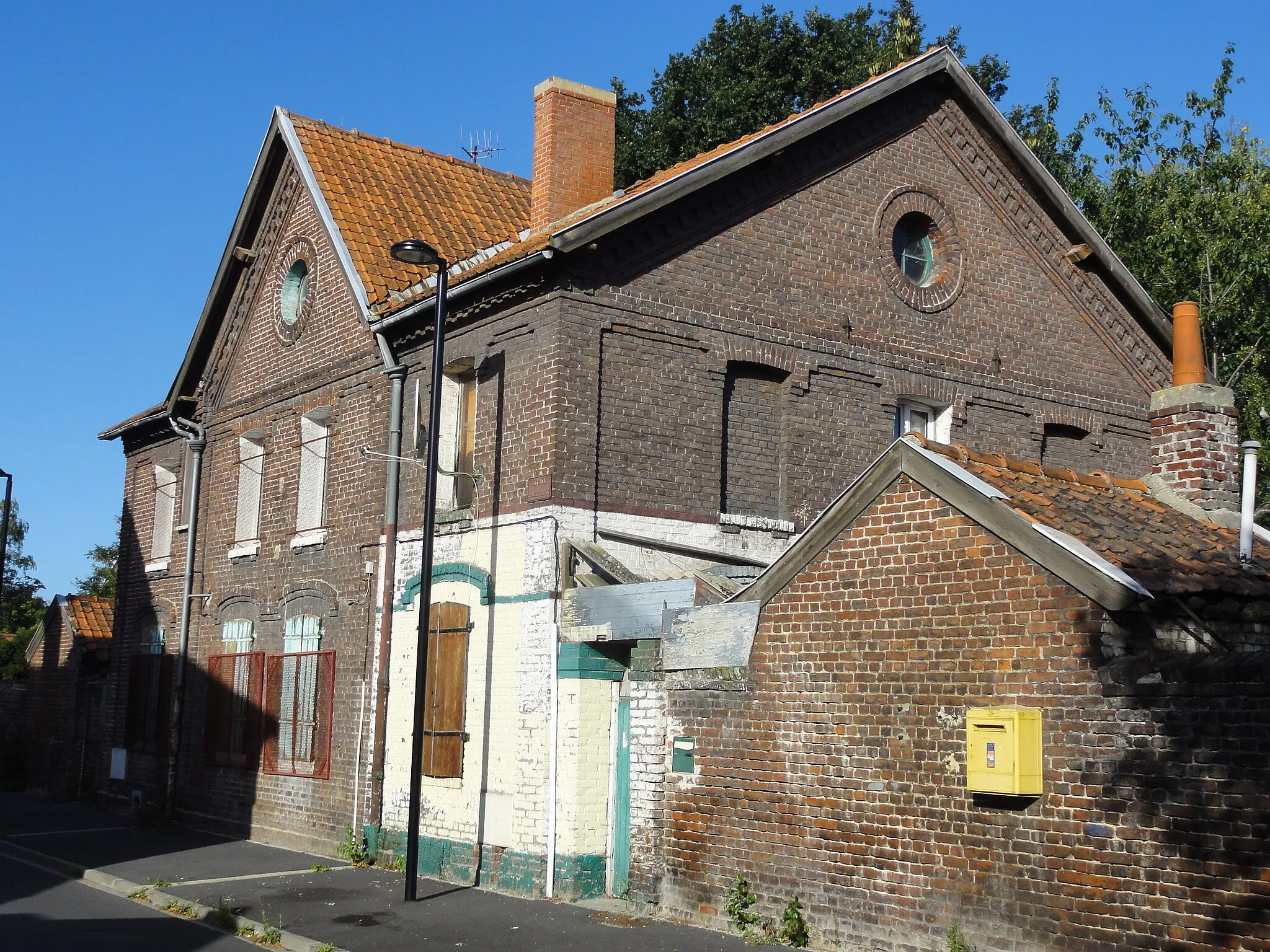 Photo showing: Cité d'Arenberg de la fosse Arenberg de la Compagnie des mines d'Anzin dans le bassin minier du Nord-Pas-de-Calais, Wallers et Raismes, Nord, Nord-Pas-de-Calais, France. La cité d'Arenberg est inscrite sur la liste du patrimoine mondial par l'Unesco le 30 juin 2012 et y constitue en partie le site no 15.