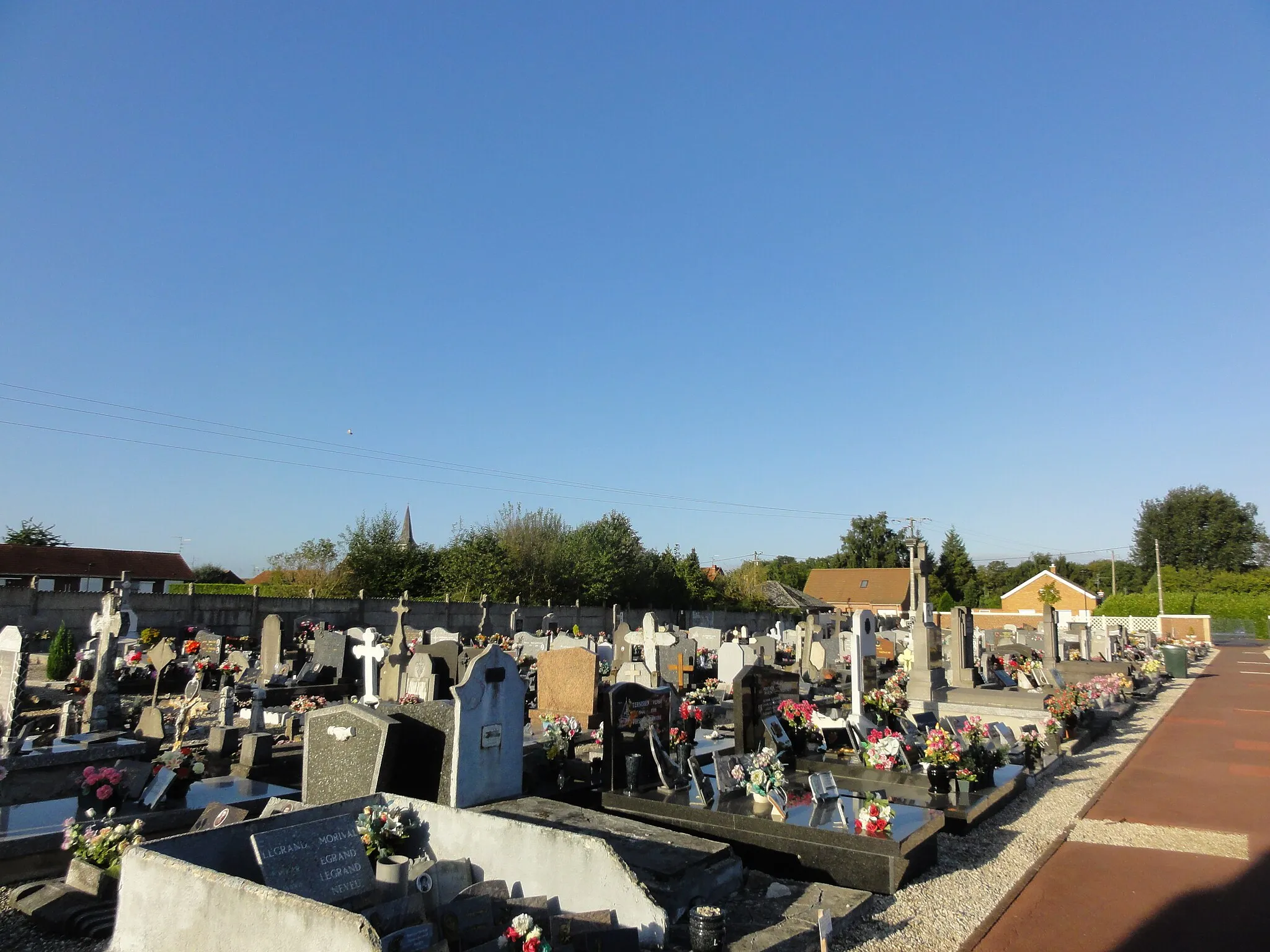 Photo showing: Cimetière des cités de la fosse Arenberg de la Compagnie des mines d'Anzin dans le bassin minier du Nord-Pas-de-Calais, Raismes (près du finage de Wallers), Nord, Nord-Pas-de-Calais, France.