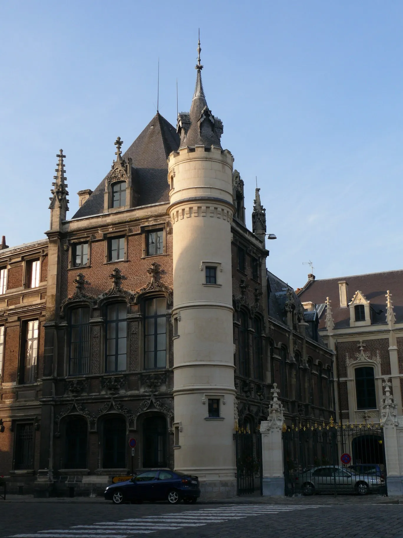 Photo showing: This building is indexed in the base Mérimée, a database of architectural heritage maintained by the French Ministry of Culture, under the reference PA00107461 .